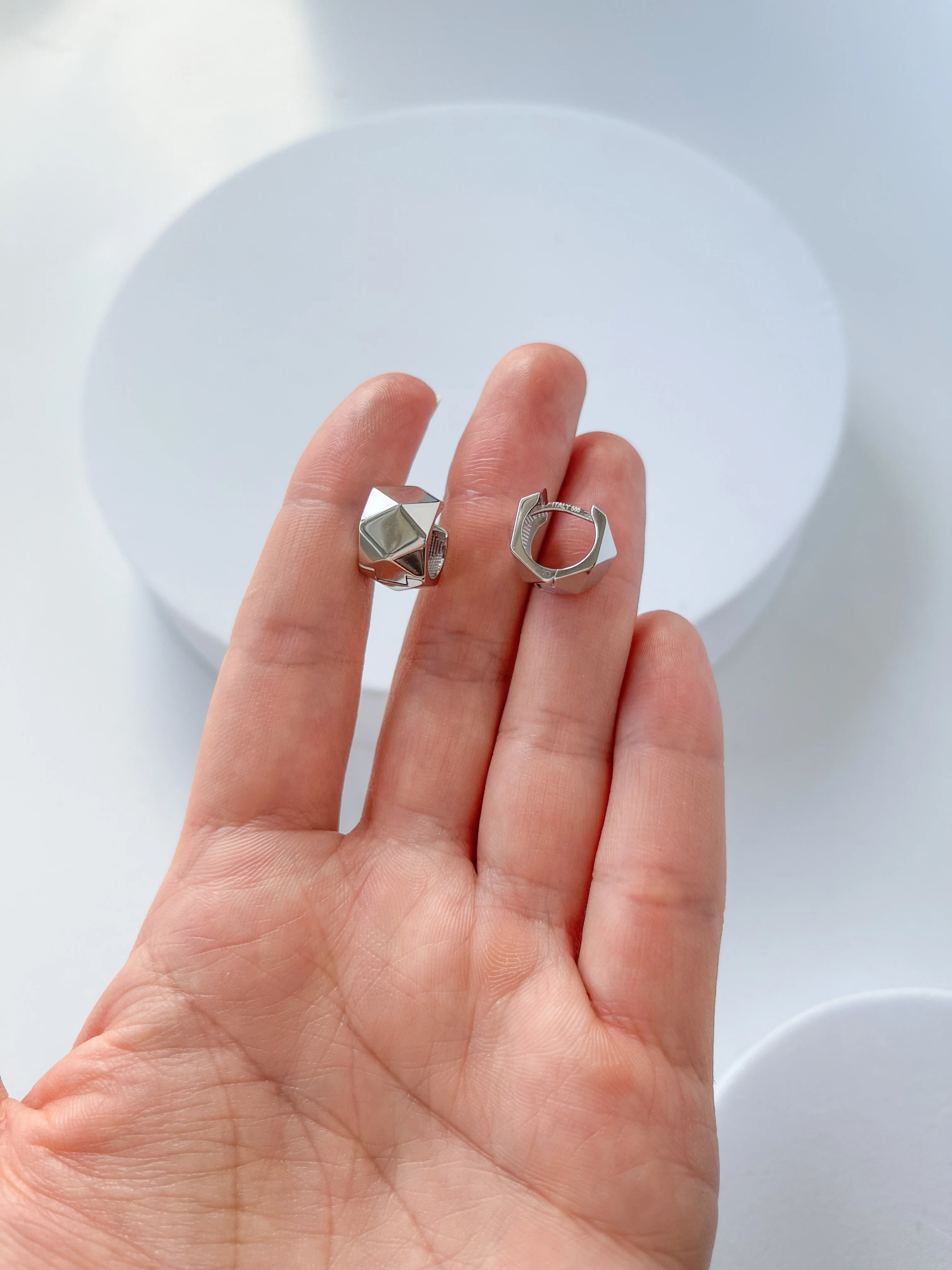Hoop Earrings in 14K/585 White Gold - Image 6