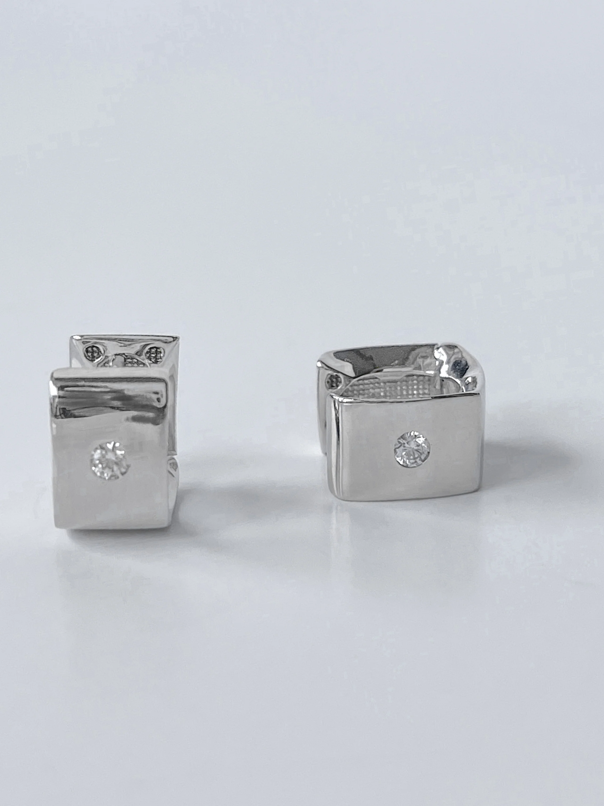Hoop Earrings in 14K/585 White Gold with Cubic Zirconia - Image 4