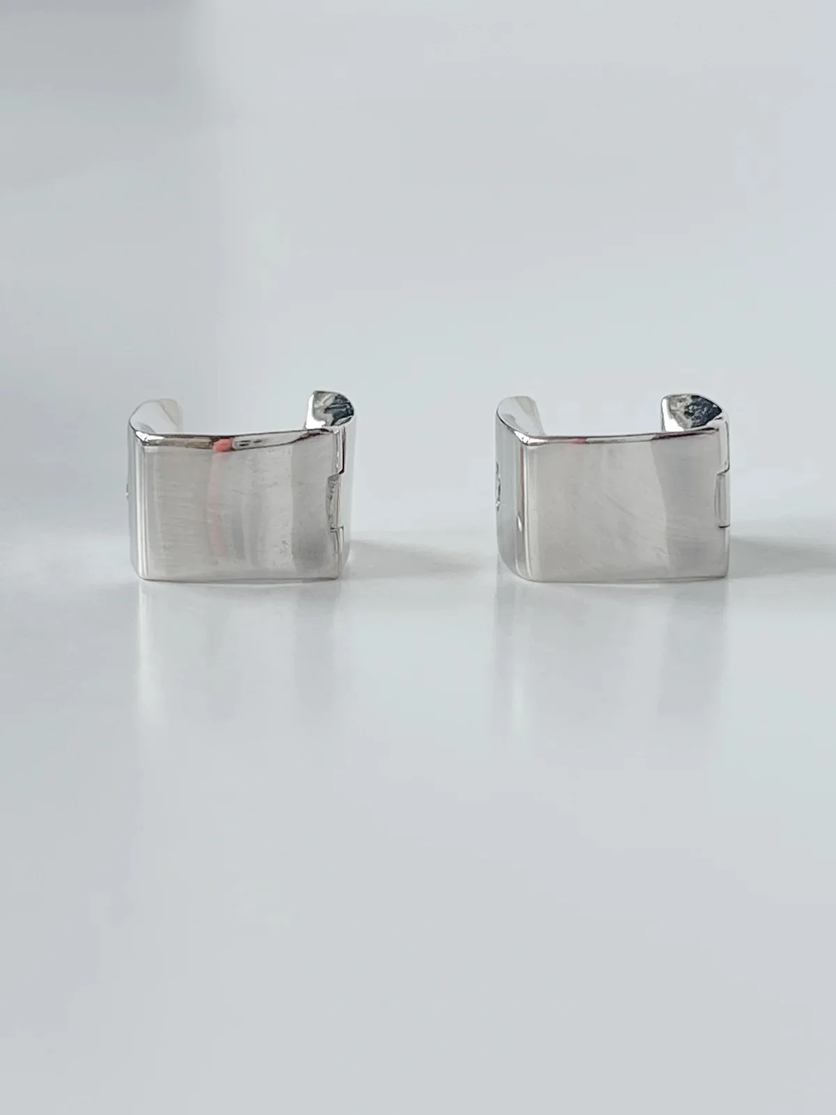 Hoop Earrings in 14K/585 White Gold with Cubic Zirconia - Image 5