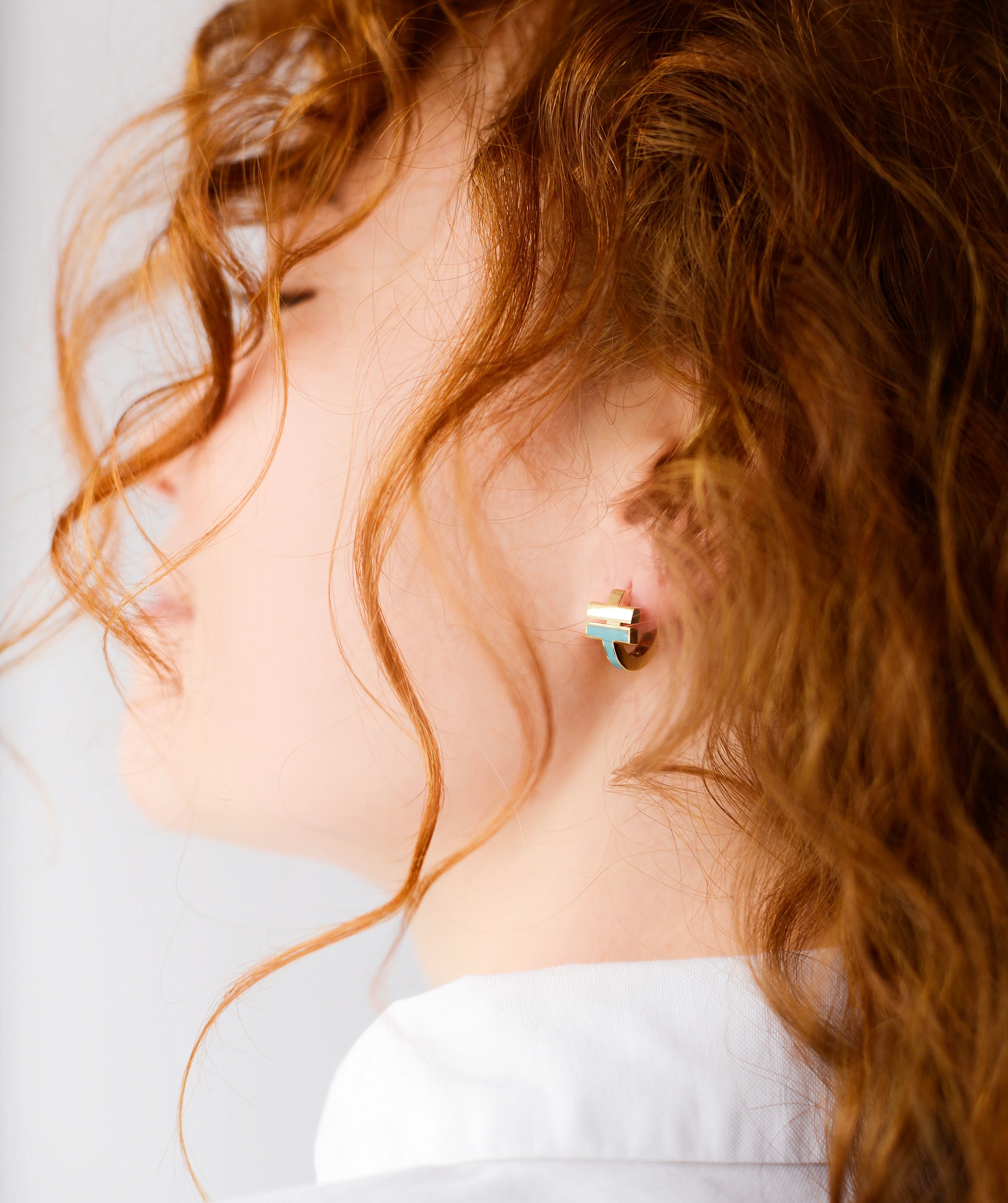 Hoop Earrings in 14K/585 Yellow Gold with Blue Enamel - Image 2