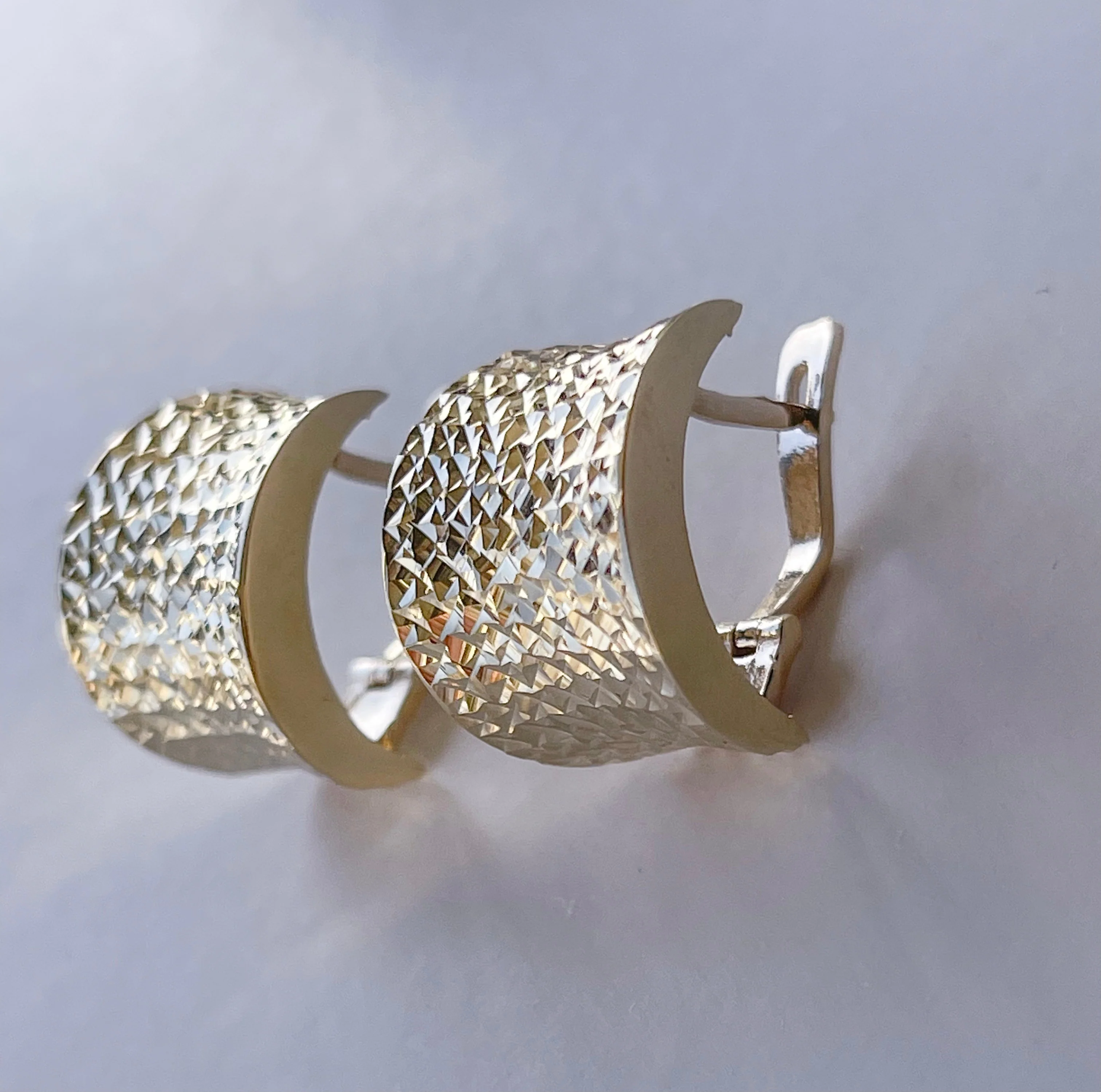 Lever Back Earrings in 14K/585 Yellow Gold - Image 3