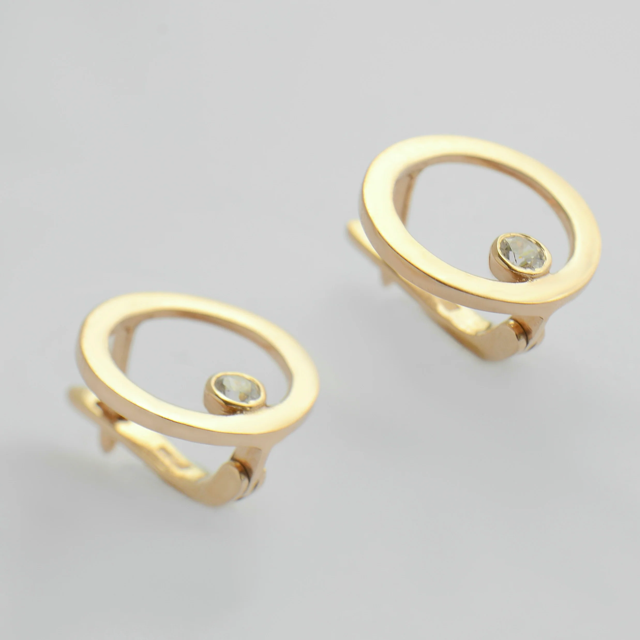 Lever Back Earrings in 14K/585 Yellow Gold with Cubic Zirconia - Image 3