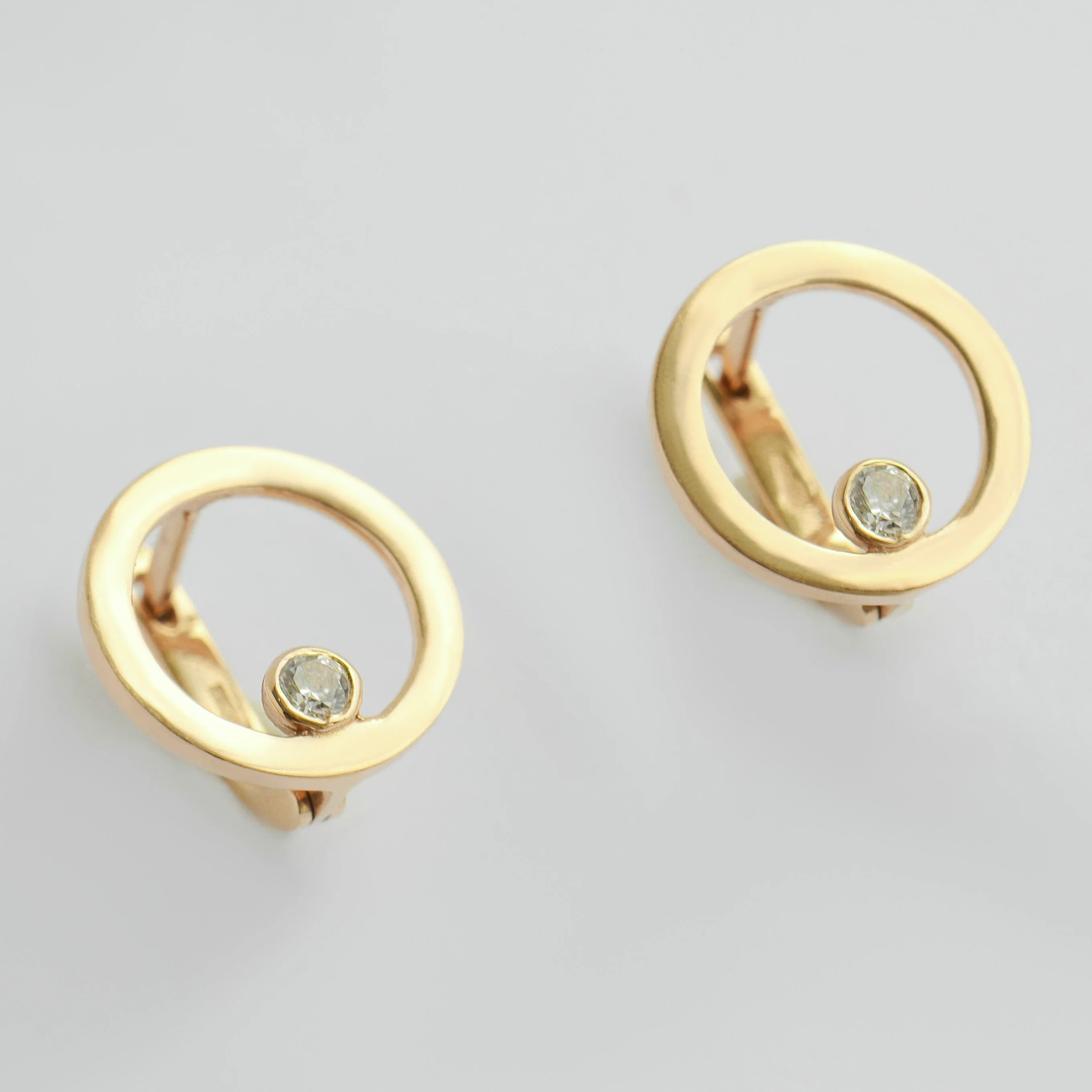 Lever Back Earrings in 14K/585 Yellow Gold with Cubic Zirconia - Image 4