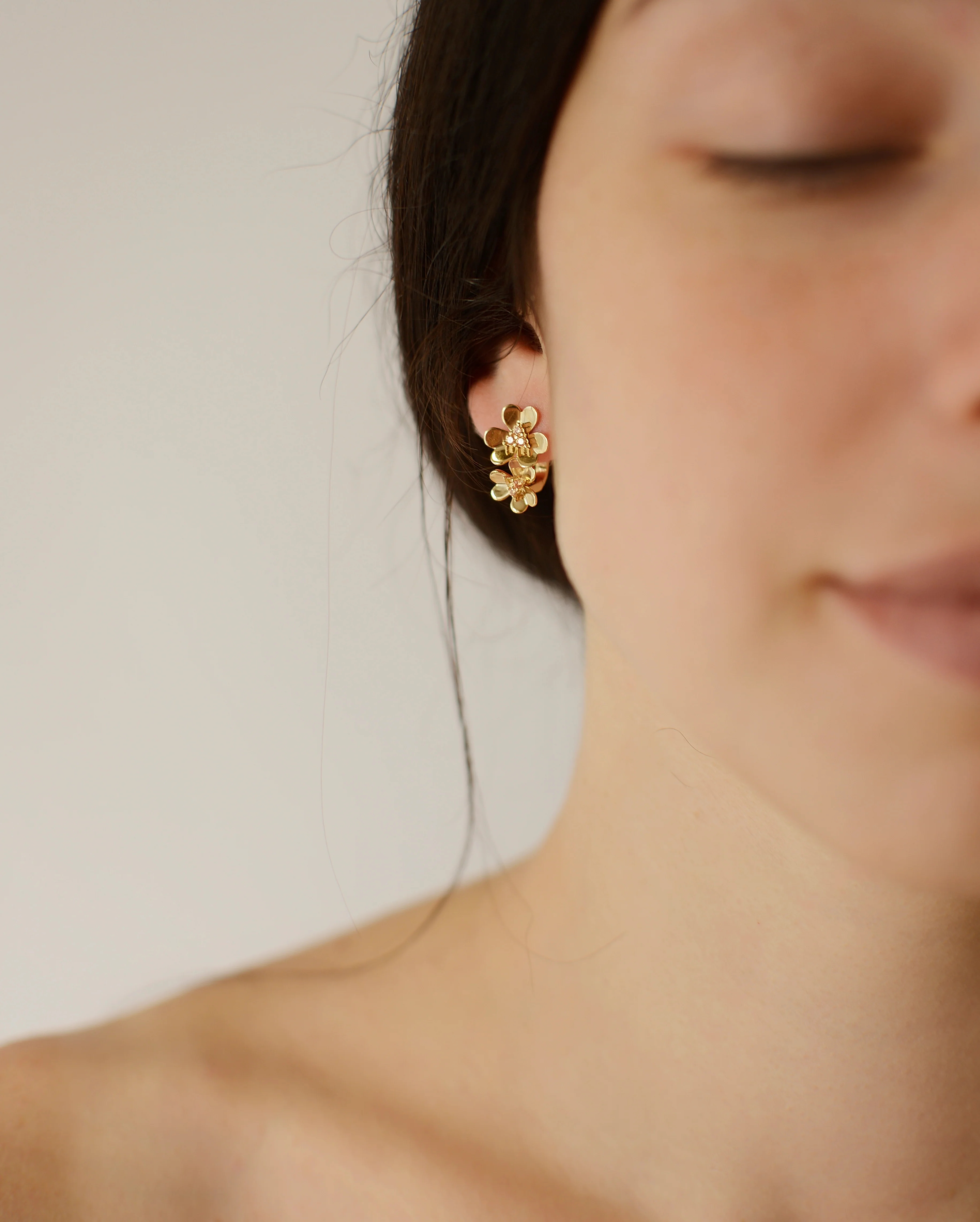 Lever Back Flowers Earrings in 14K/585 Yellow Gold with Cubic Zirconia - Image 2