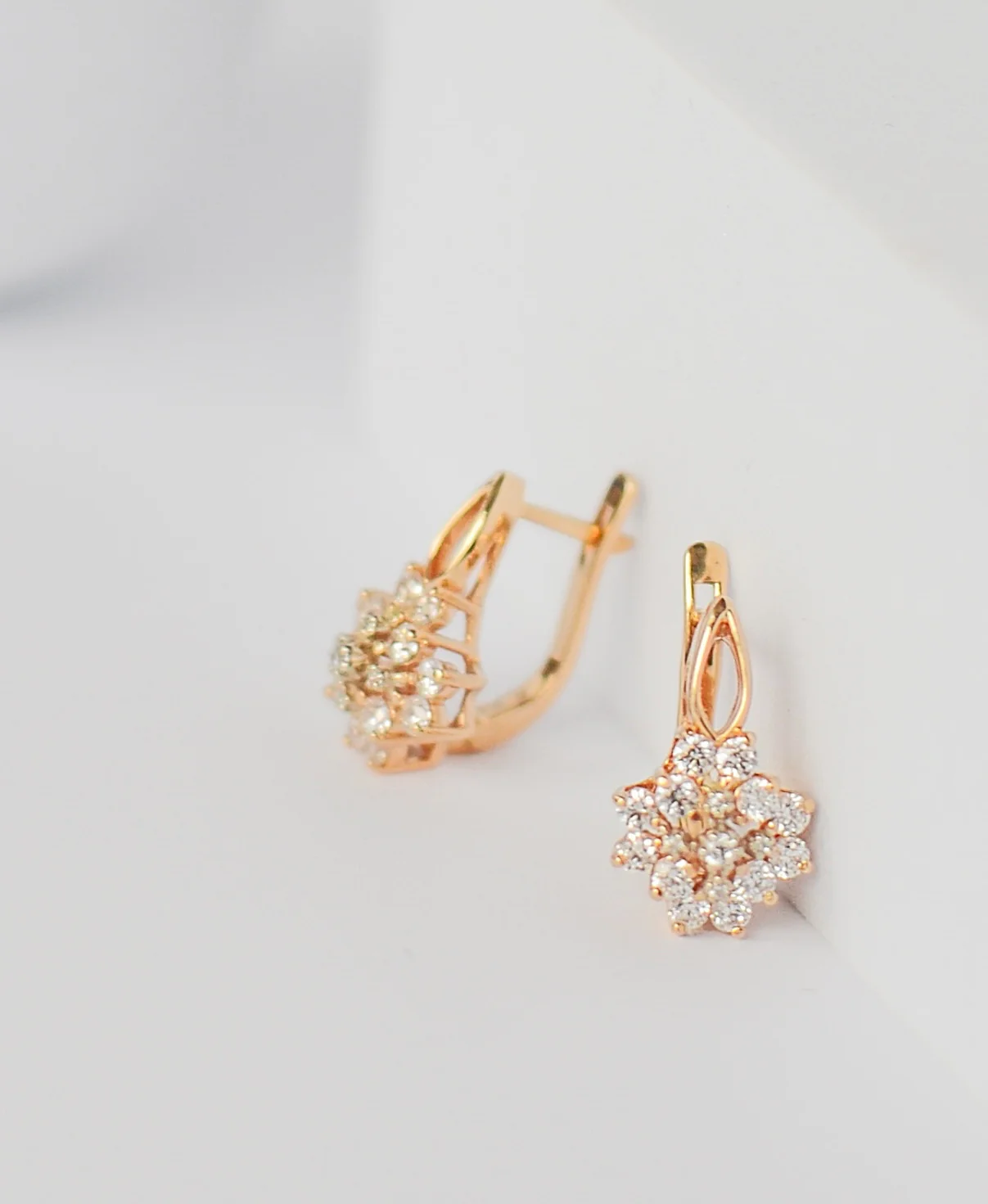 Lever Back Earrings 14K/585 Rose Gold with Cubic Zirconia - Image 4