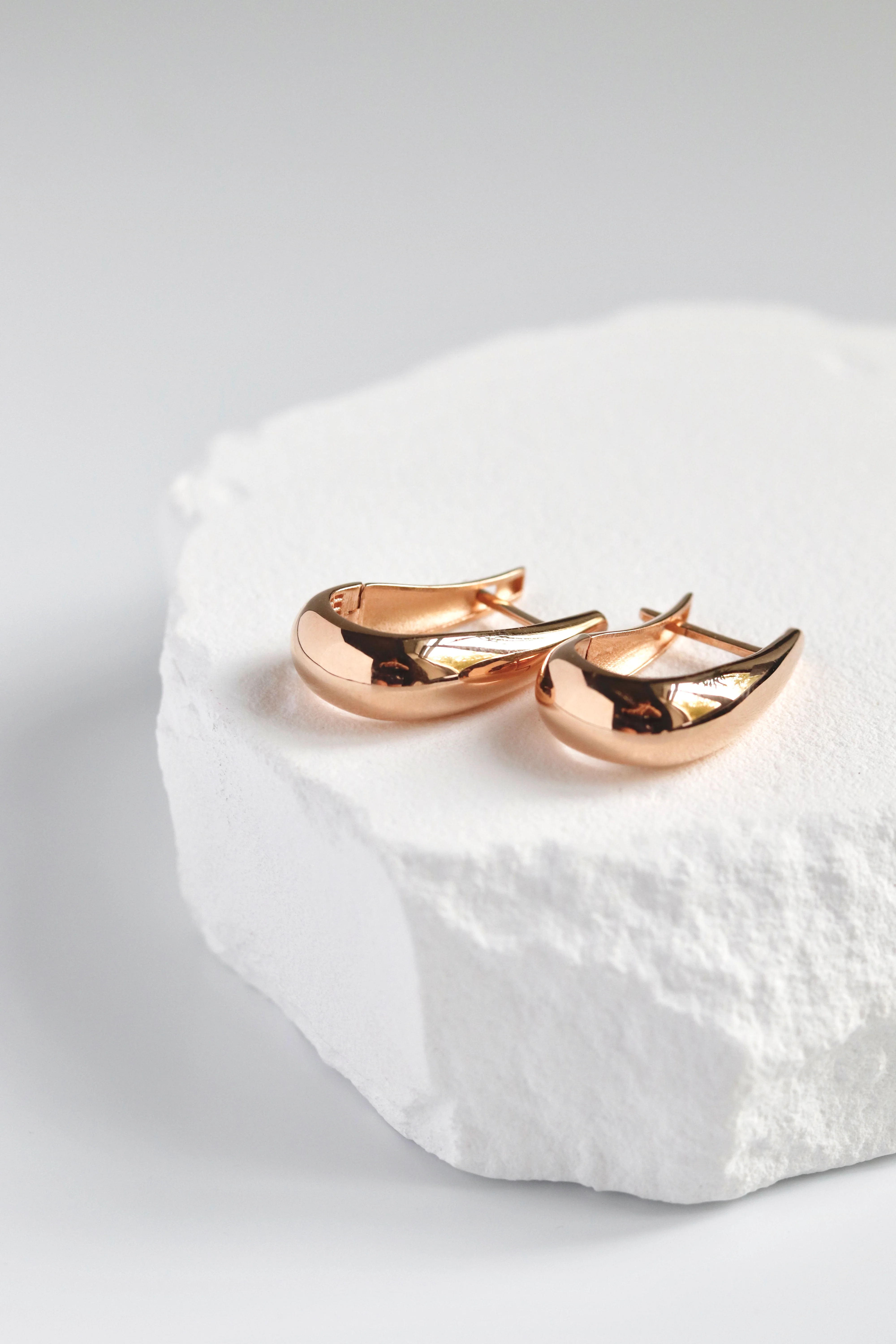 Lever Back Earrings in 14K/585 Rose Gold - Image 9