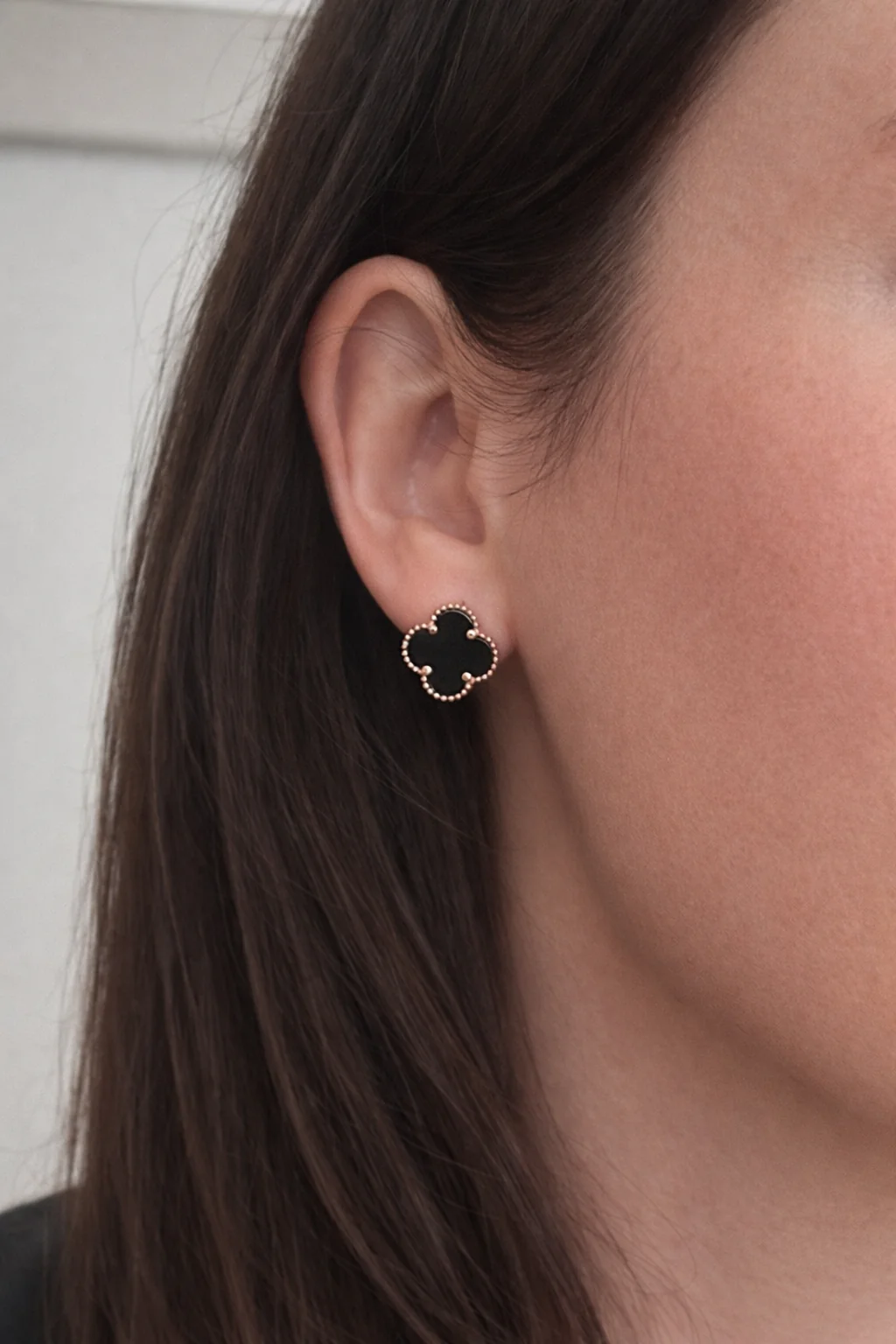 Lever Back Earrings in 14K/585 Rose Gold with Onyx Clover - Image 2