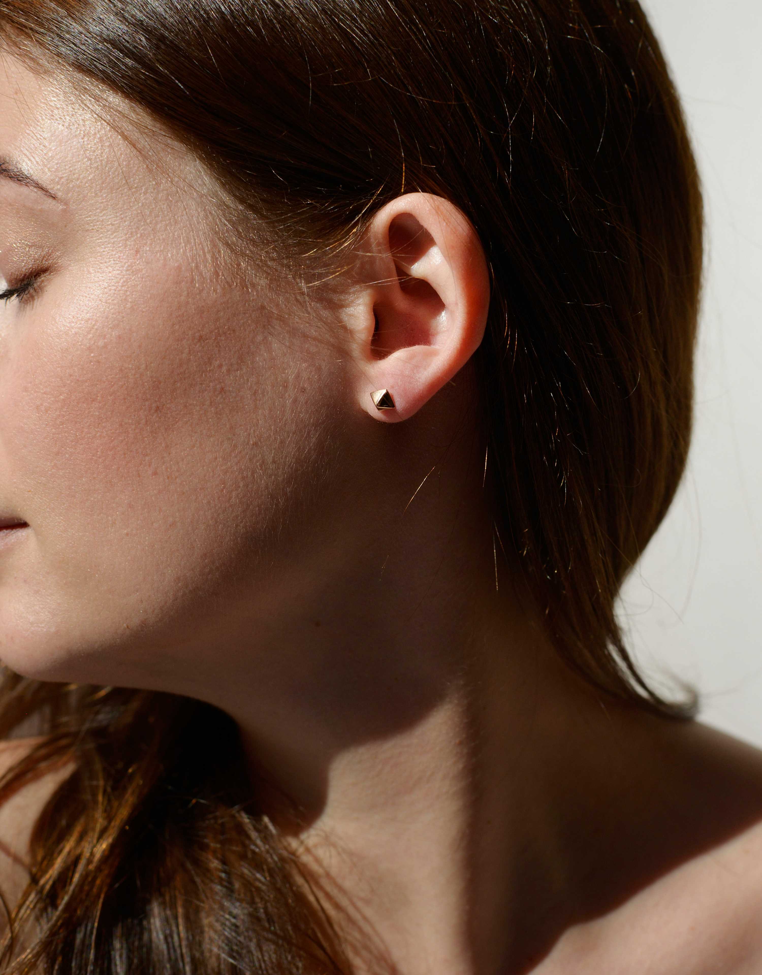 Minimalistic Earrings in 14K/585 White Gold - Image 2