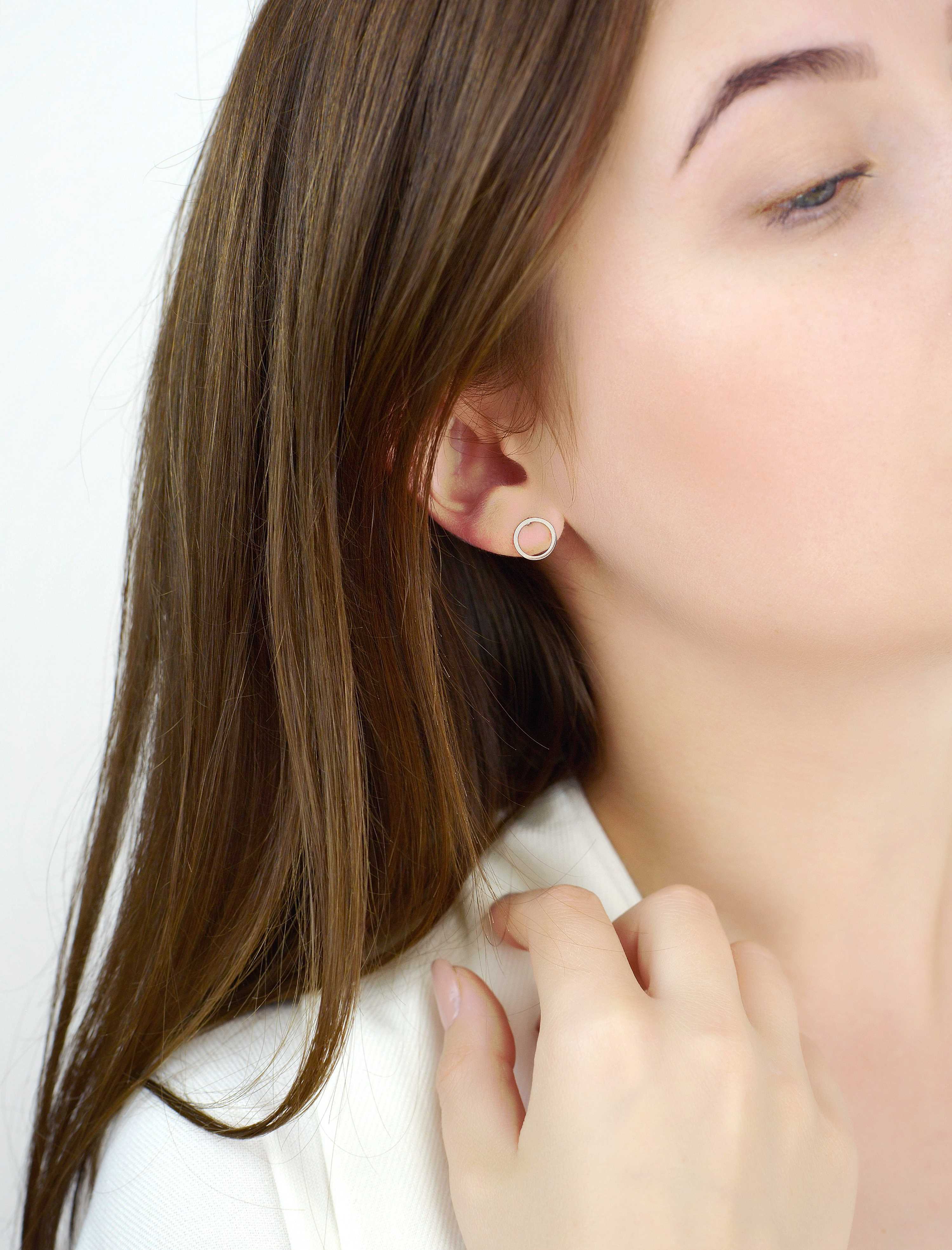 Minimalistic Geometry Stud Earrings in 14K/585 White Gold - Image 3