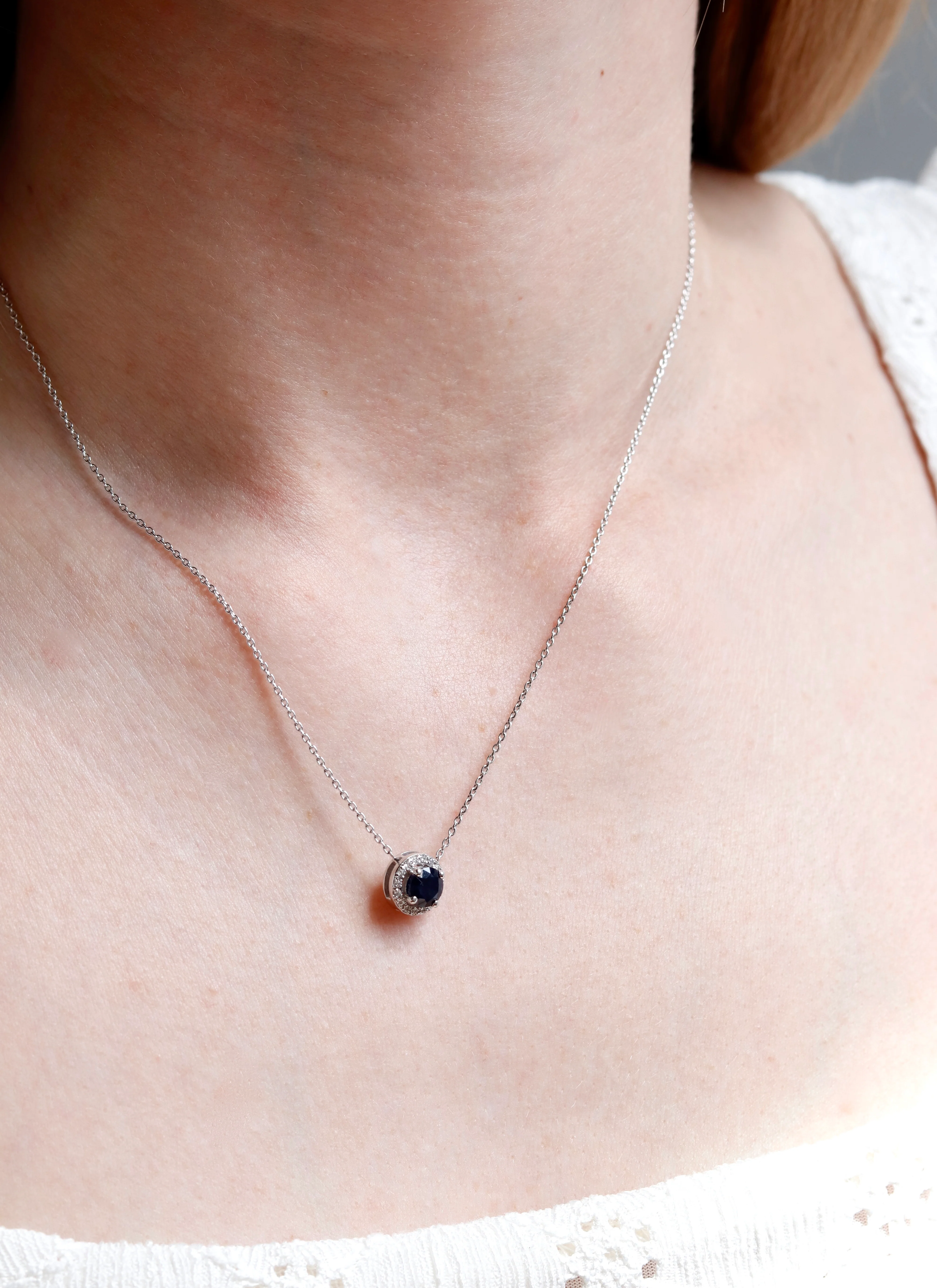 Necklace in 14K/585 White Gold with Sapphire and Diamonds - Image 2