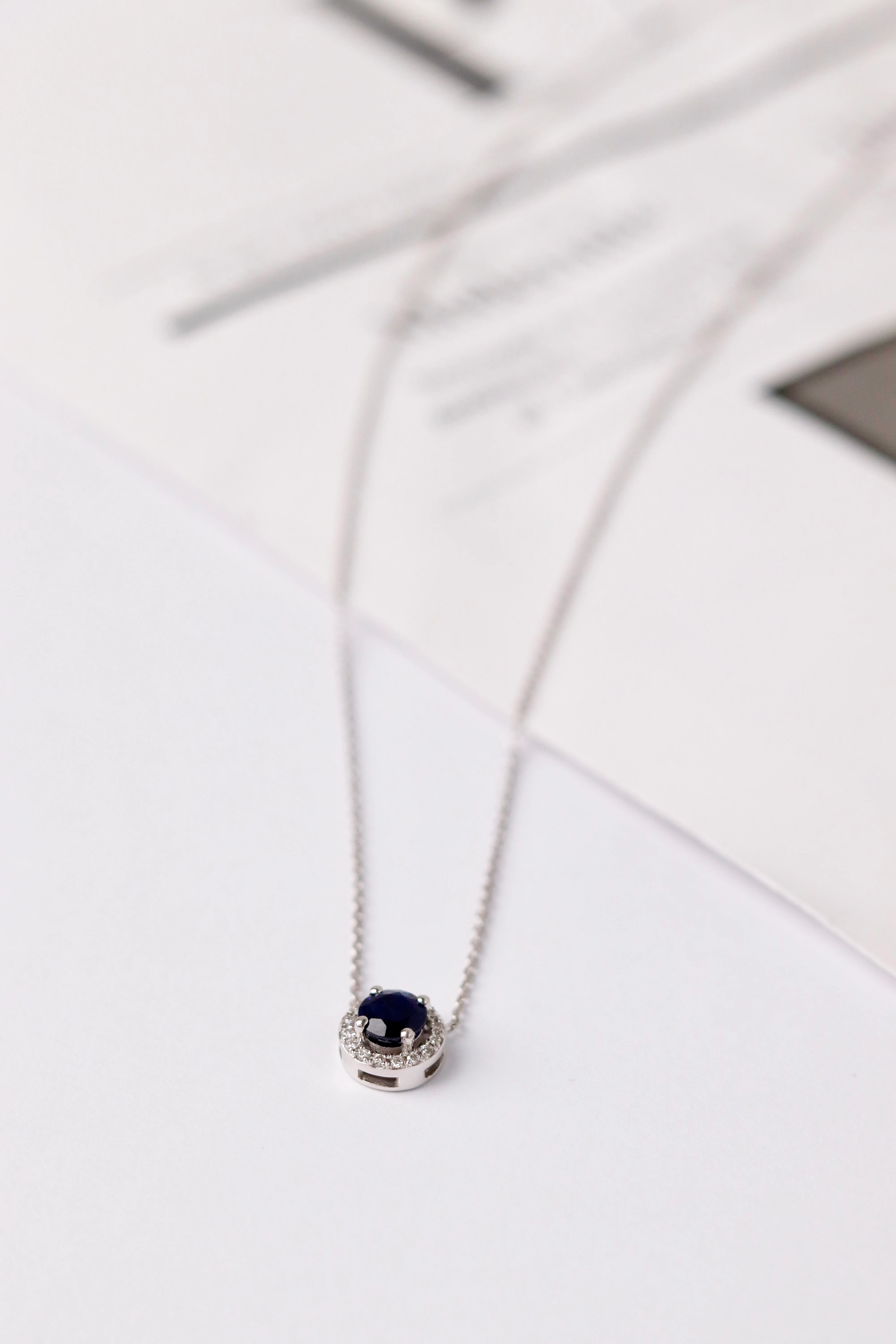 Necklace in 14K/585 White Gold with Sapphire and Diamonds - Image 5