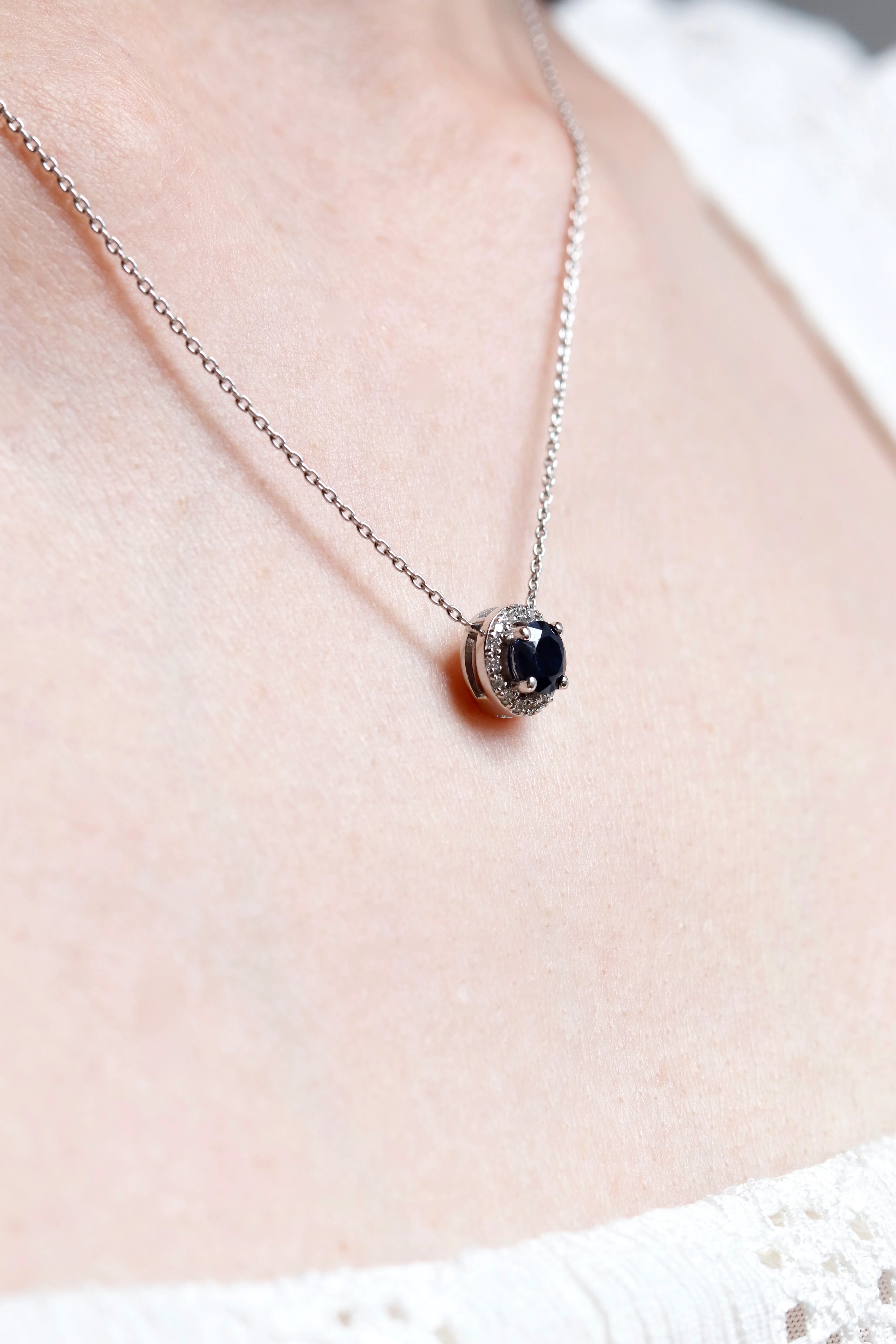 Necklace in 14K/585 White Gold with Sapphire and Diamonds - Image 6