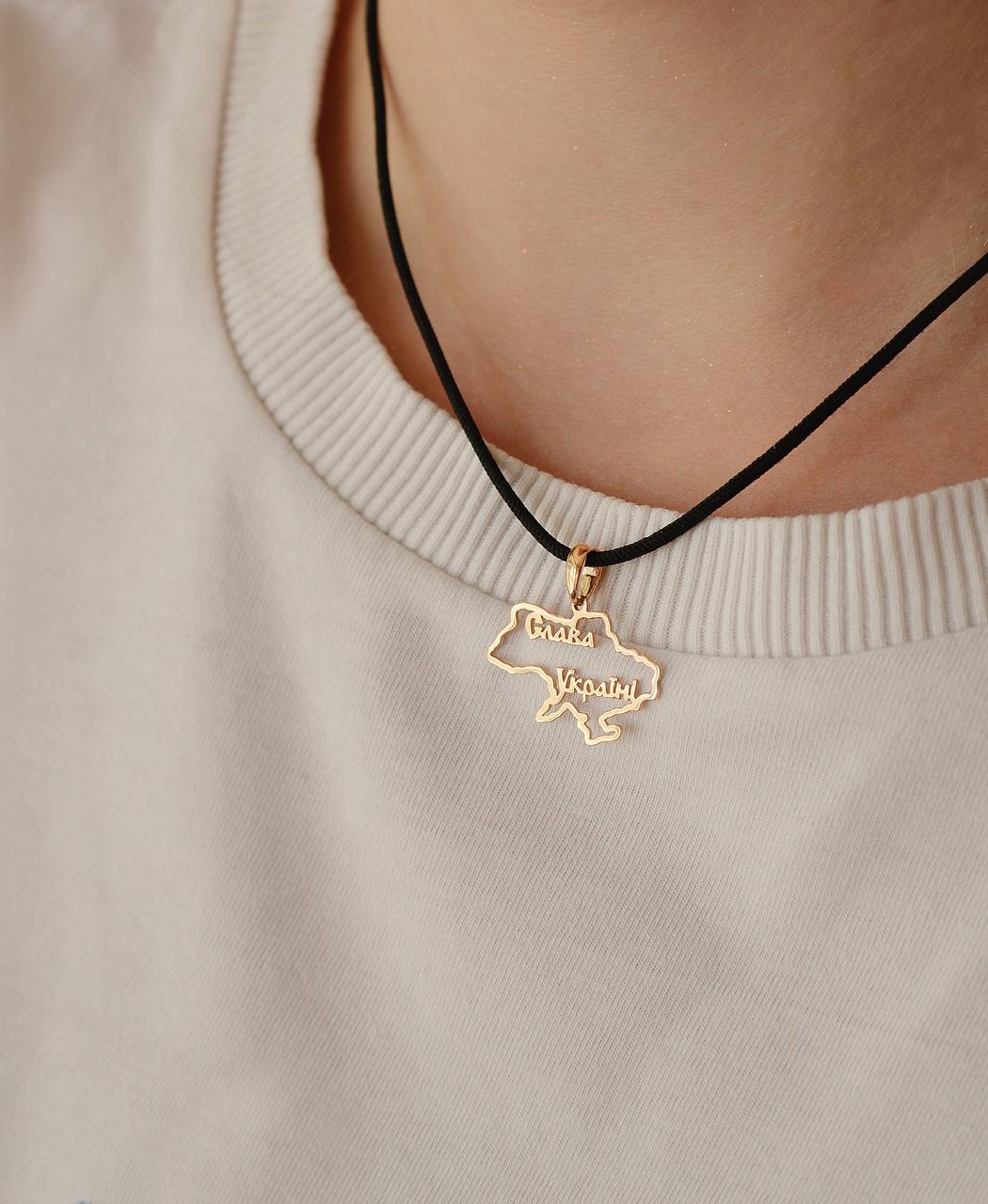Pendant Map of Ukraine "Glory to Ukraine" in 14K/585 Rose Gold - Image 2