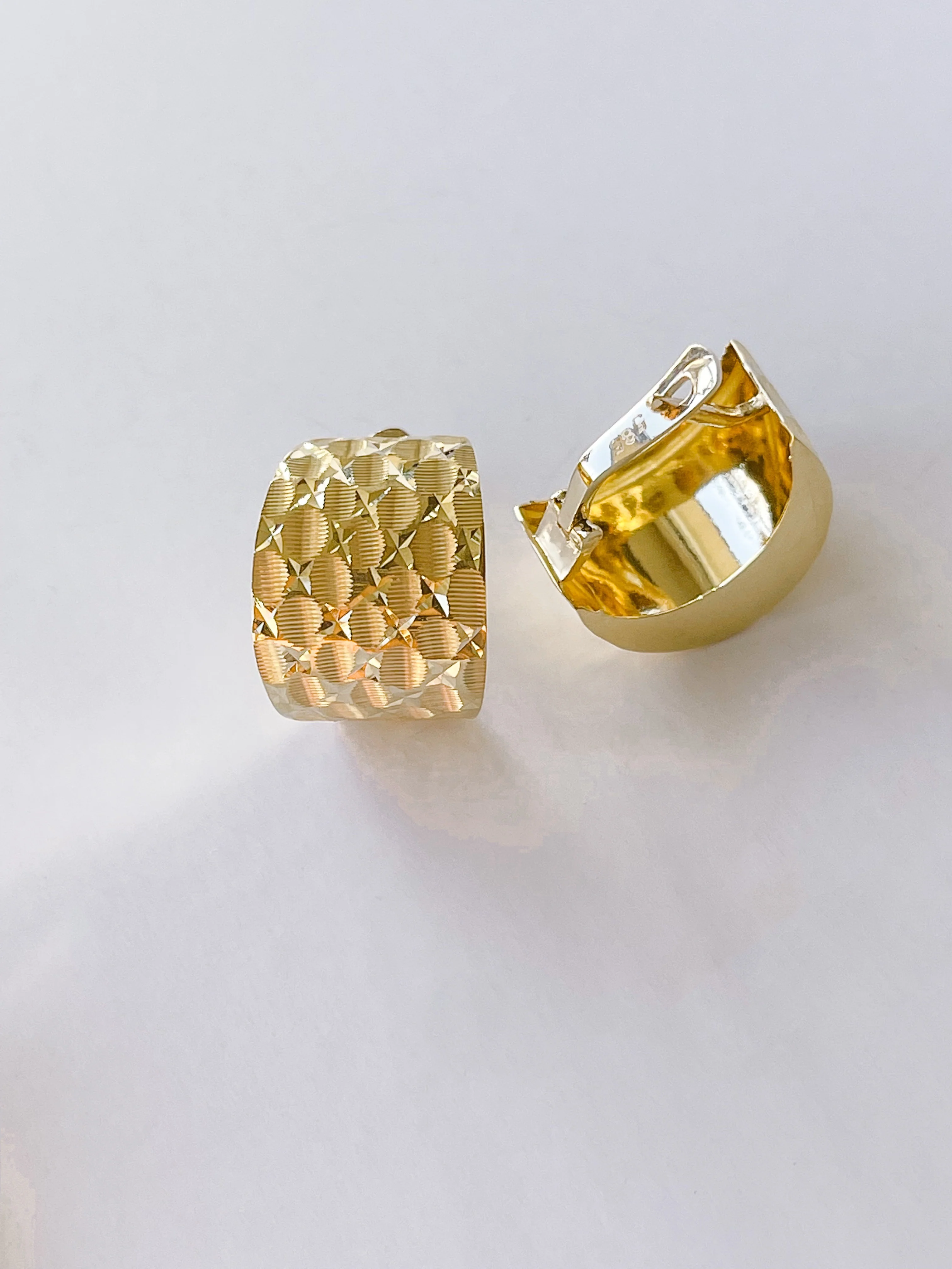 Lever Back Earrings in 14K/585 Yellow Gold - Image 4