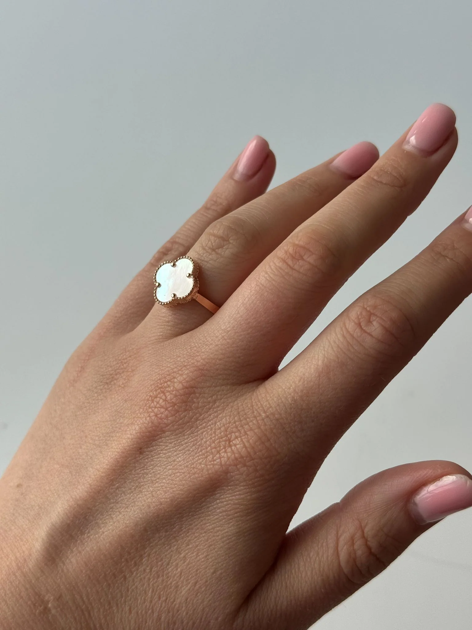 Ring in 14K/585 Rose Gold "Clover" with Onyx - Image 4