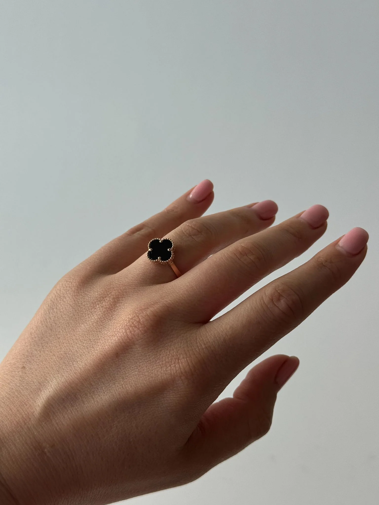 Ring in 14K/585 Rose Gold "Clover" with Onyx - Image 2