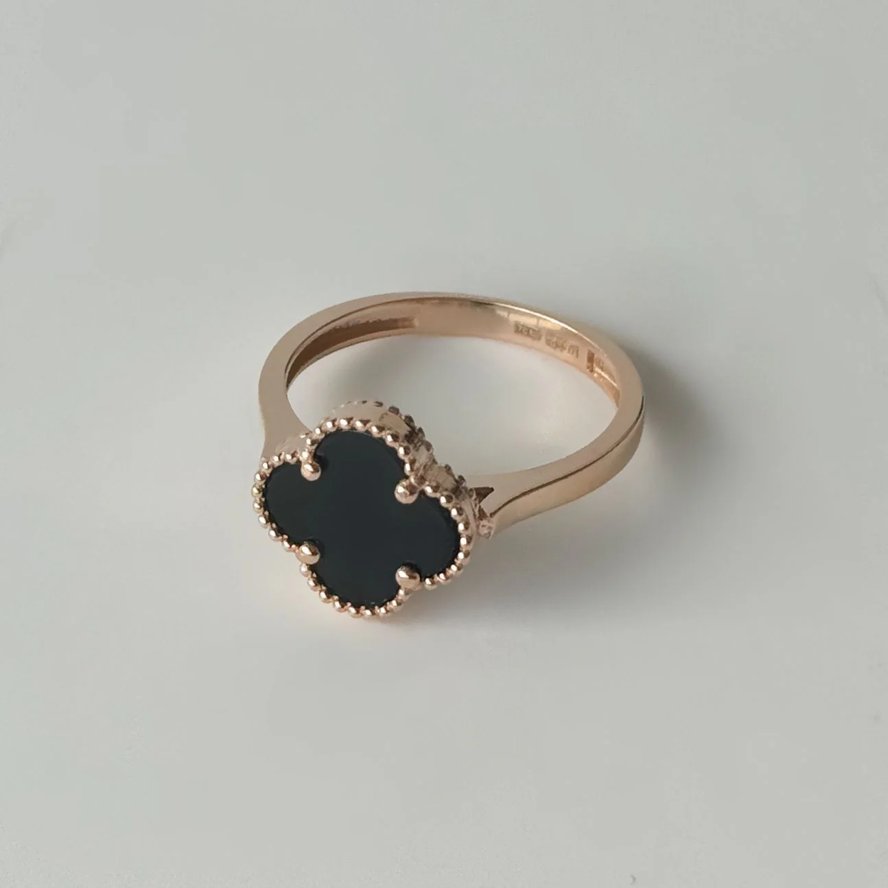 Ring in 14K/585 Rose Gold "Clover" with Onyx - Image 4