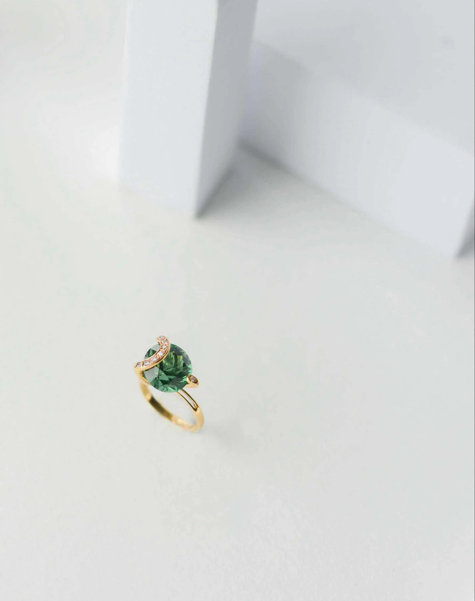 Ring in 14K/585 Rose Gold with Green Quartz and Cubic Zirconia - Image 3