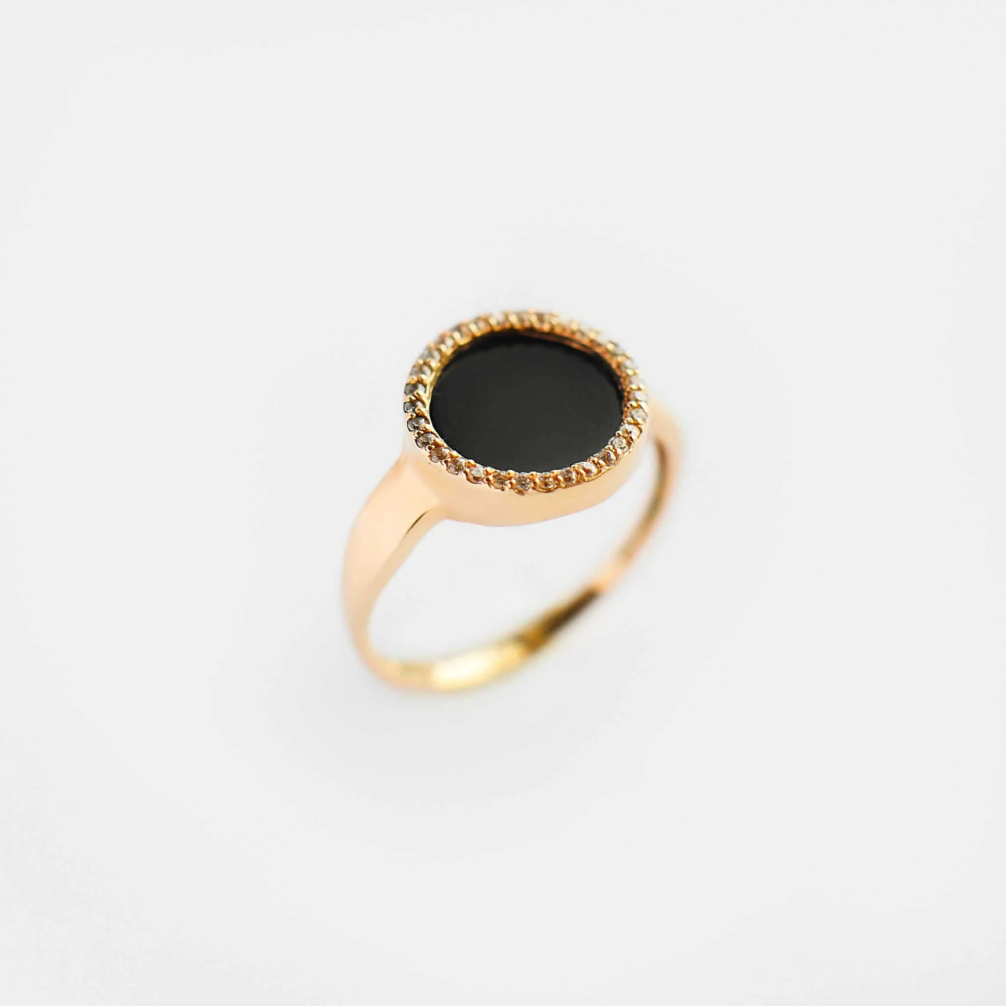 Ring in 14K/585 Rose Gold with Onyx and Cubic Zirconia