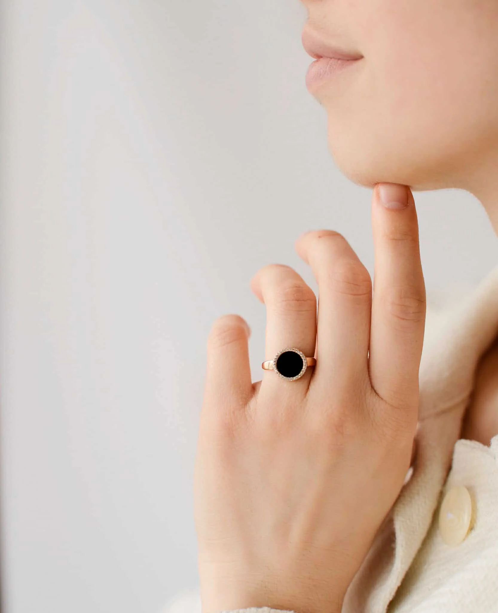 Ring in 14K/585 Rose Gold with Onyx and Cubic Zirconia - Image 3