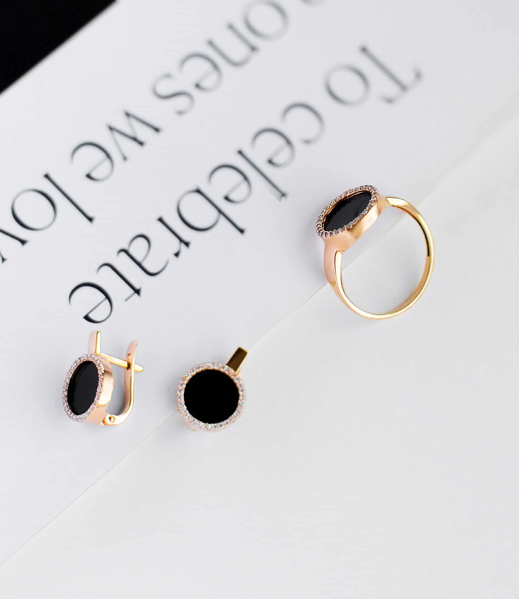 Ring in 14K/585 Rose Gold with Onyx and Cubic Zirconia - Image 5