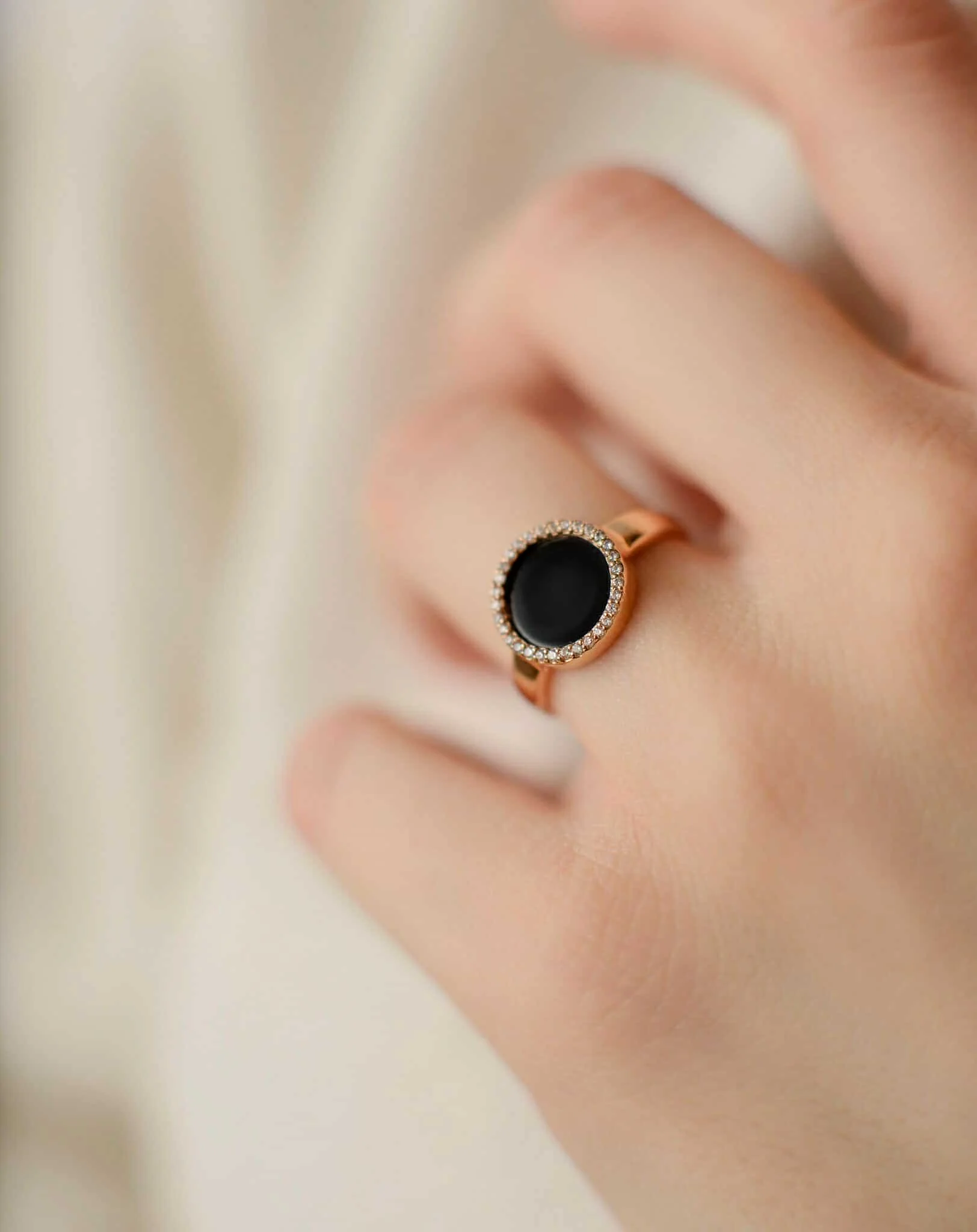 Ring in 14K/585 Rose Gold with Onyx and Cubic Zirconia - Image 7