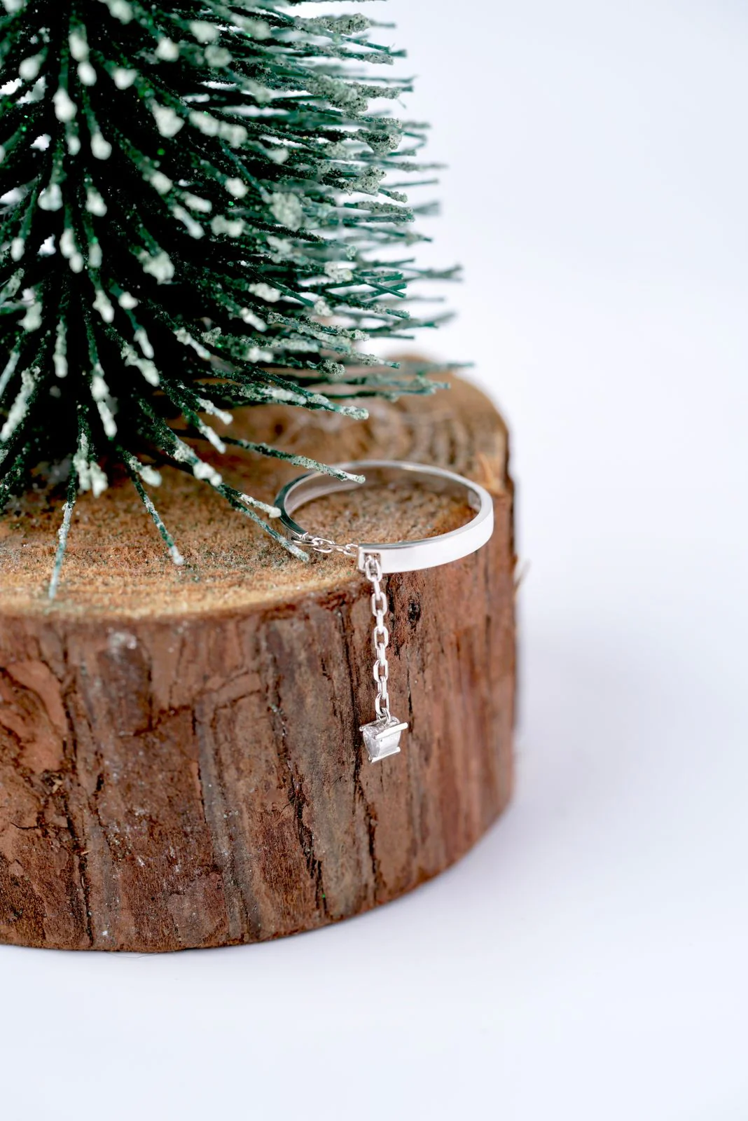 Ring in 14K/585 White Gold with Chain and Cubic Zirconia - Image 3