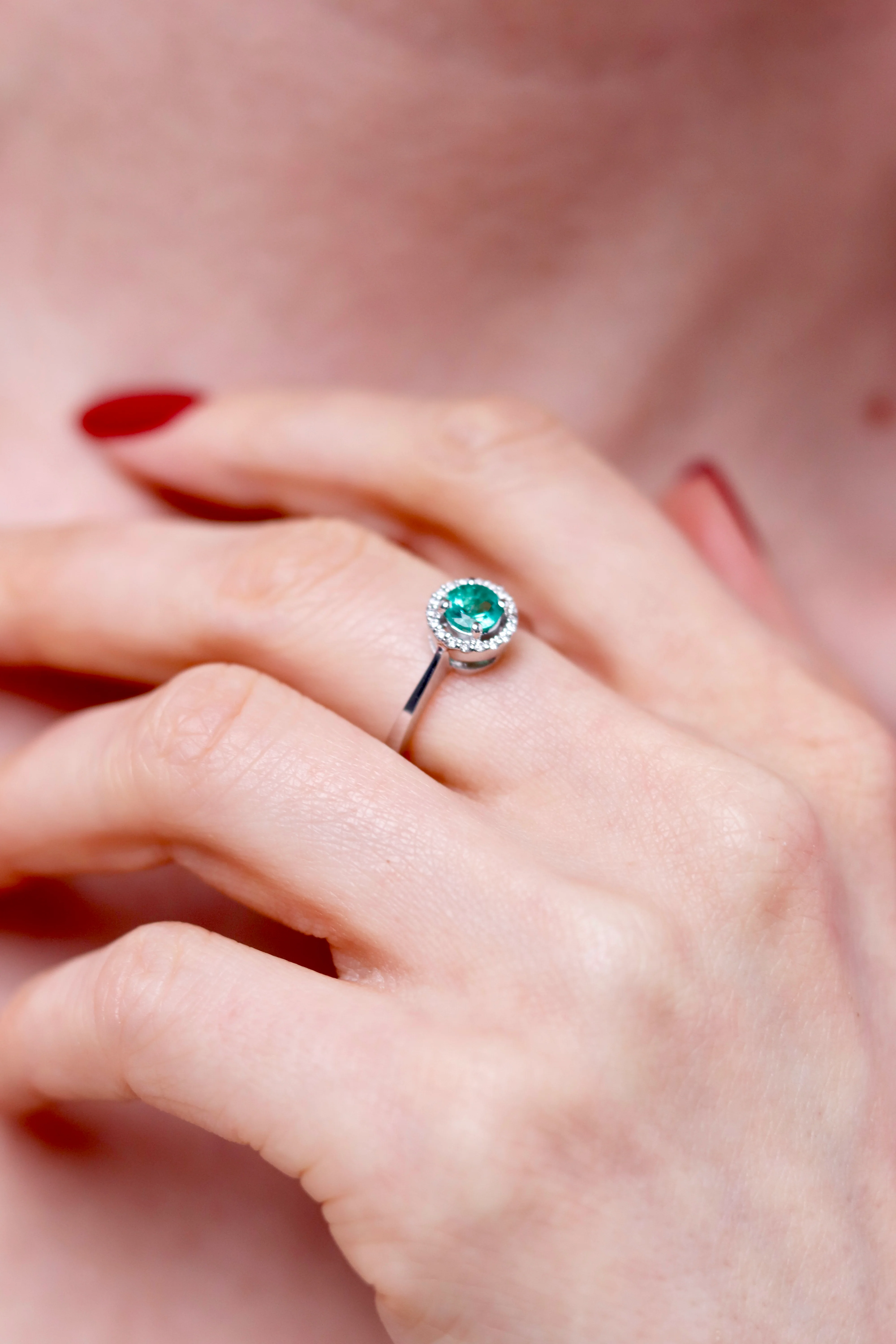 Ring in 14K/585 White Gold with Emerald and Diamonds - Image 3