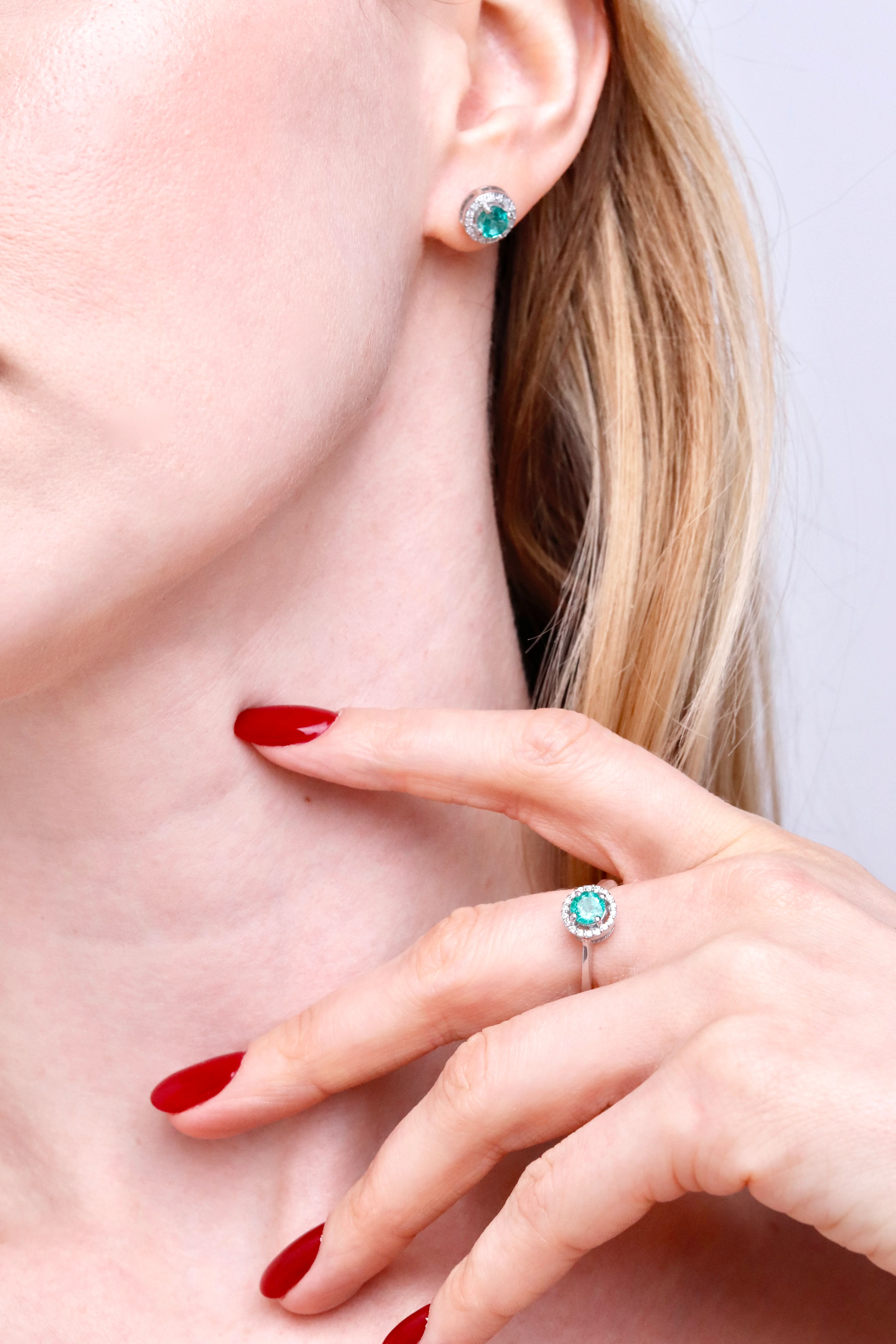 Ring in 14K/585 White Gold with Emerald and Diamonds - Image 4