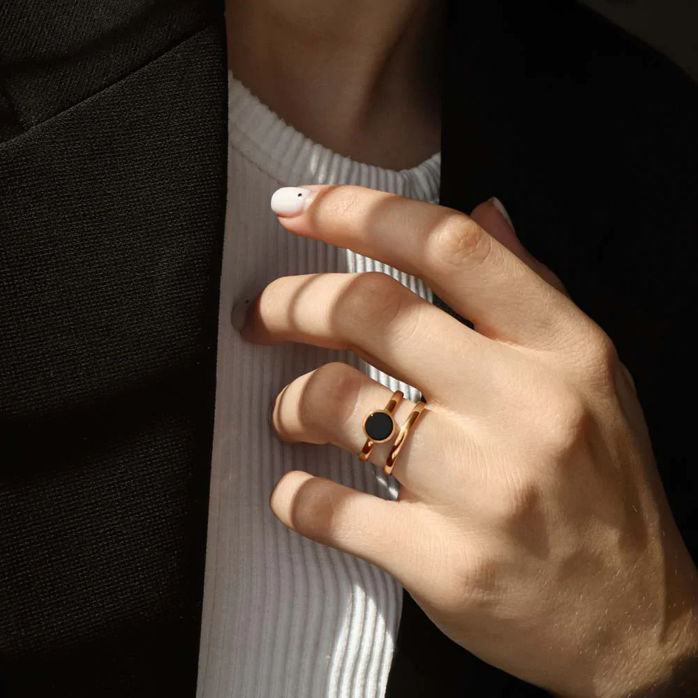 Ring in 14K/585 Rose Gold with Onyx - Image 2
