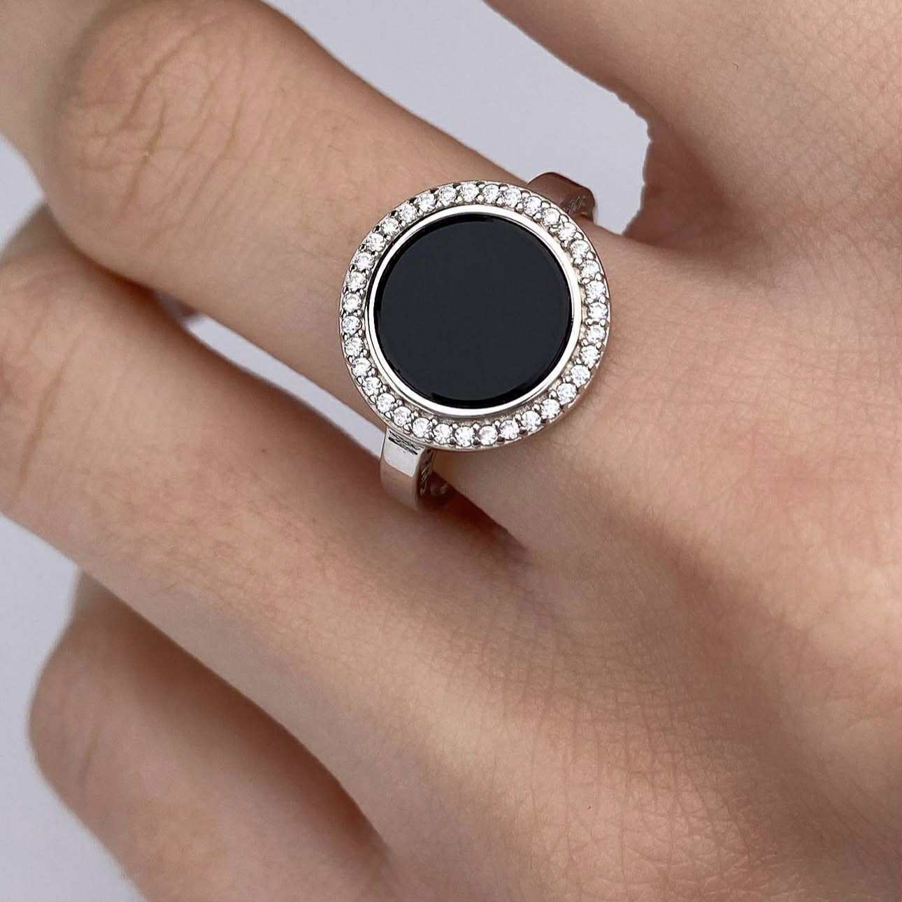 925 Sterling Silver Ring with Onyx and Cubic Zirconia - Image 2