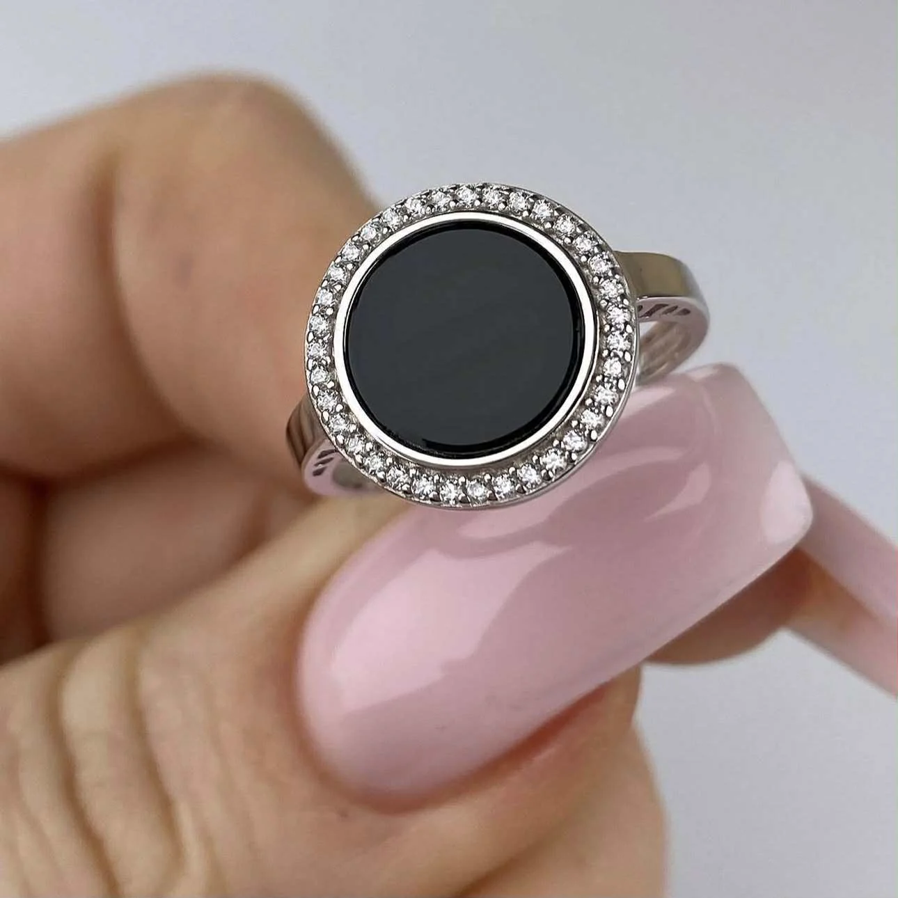 925 Sterling Silver Ring with Onyx and Cubic Zirconia - Image 3