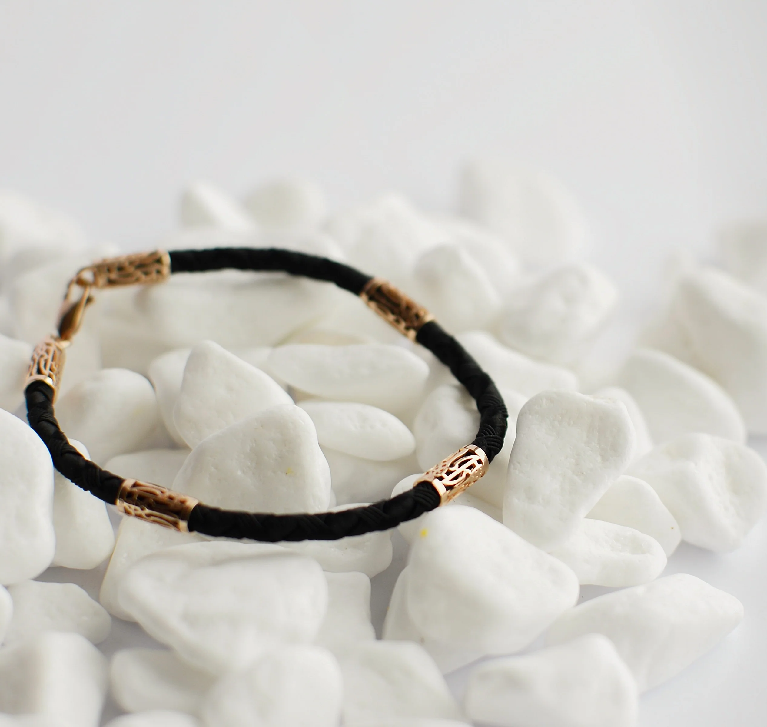 Silk Rope Bracelet with Tryzubs and Lock in 14K/585 Rose Gold - Image 3