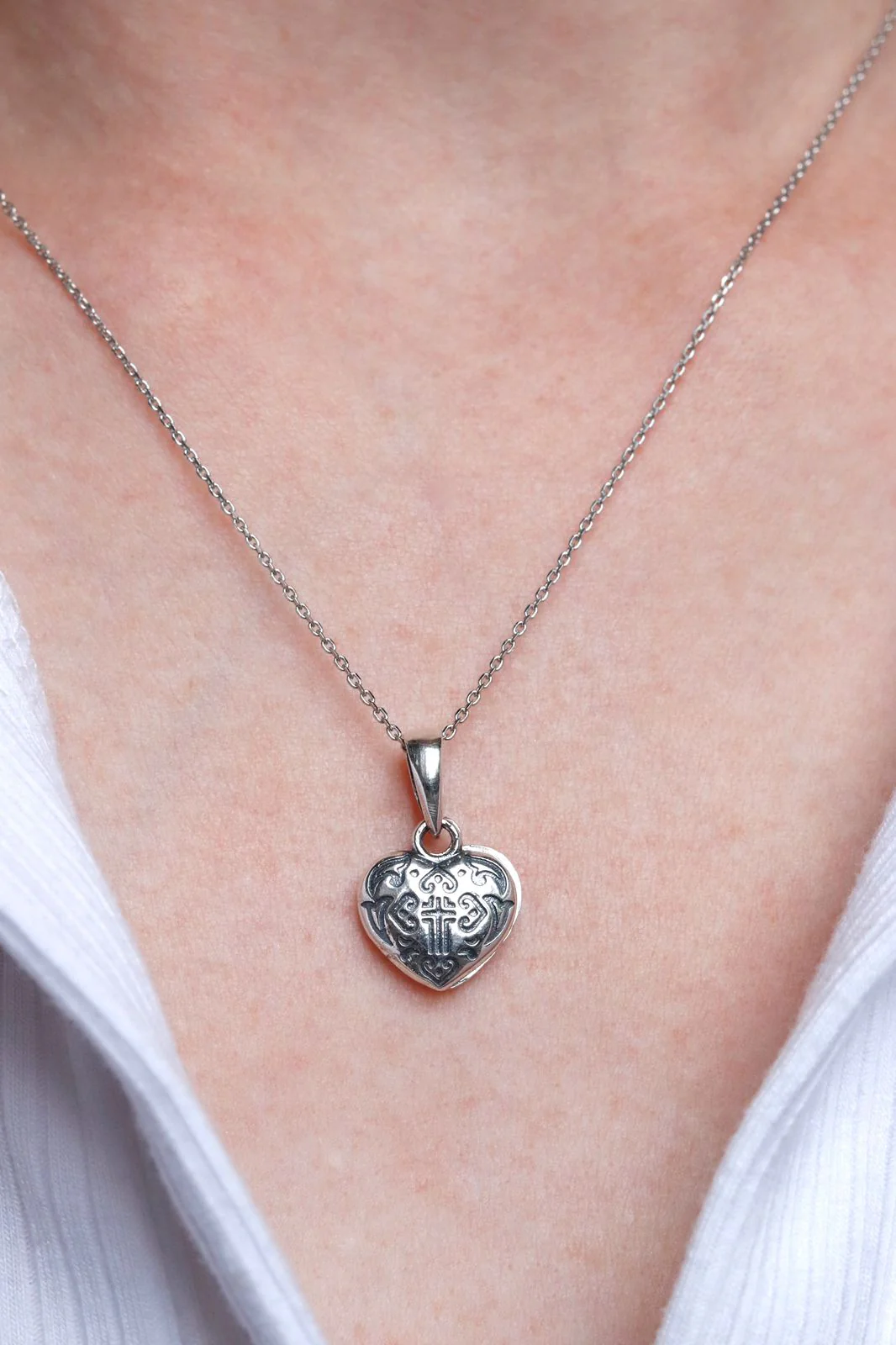 925 Sterling Silver Heart Religious Pendant St. Mary and Jesus - Image 2