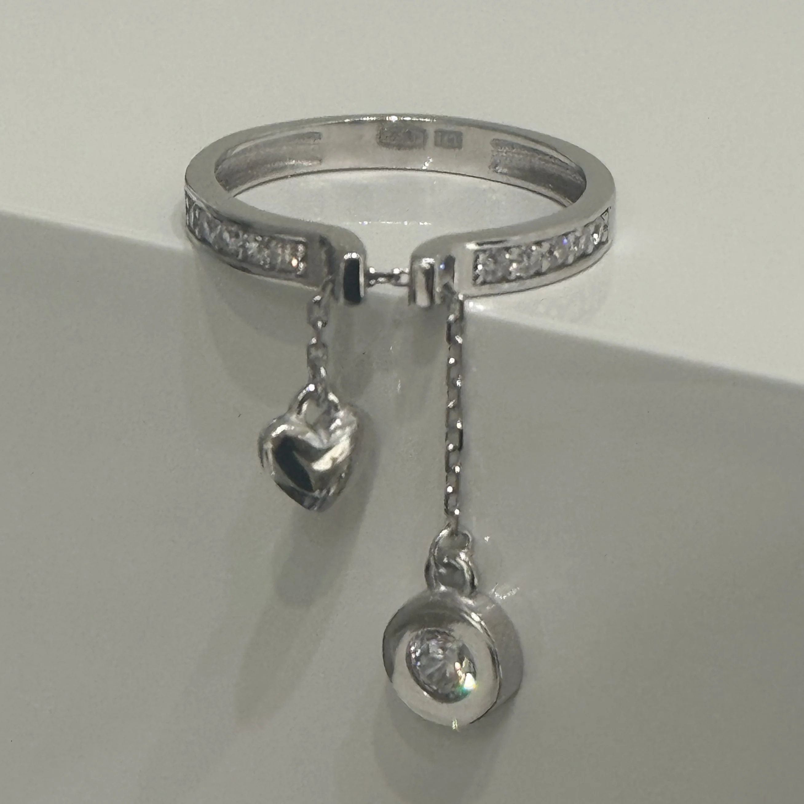 925 Sterling SIlver Ring with Cubic Zirconia - Image 2