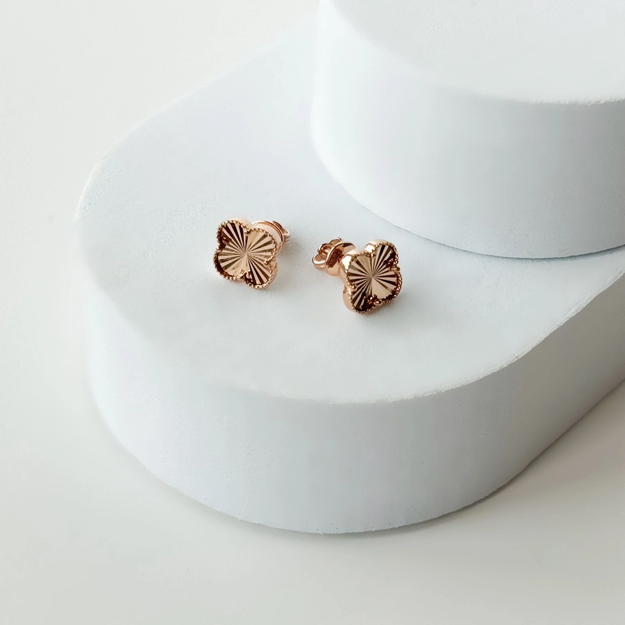 Stud Earrings Clover in 14K/585 Rose Gold - Image 2