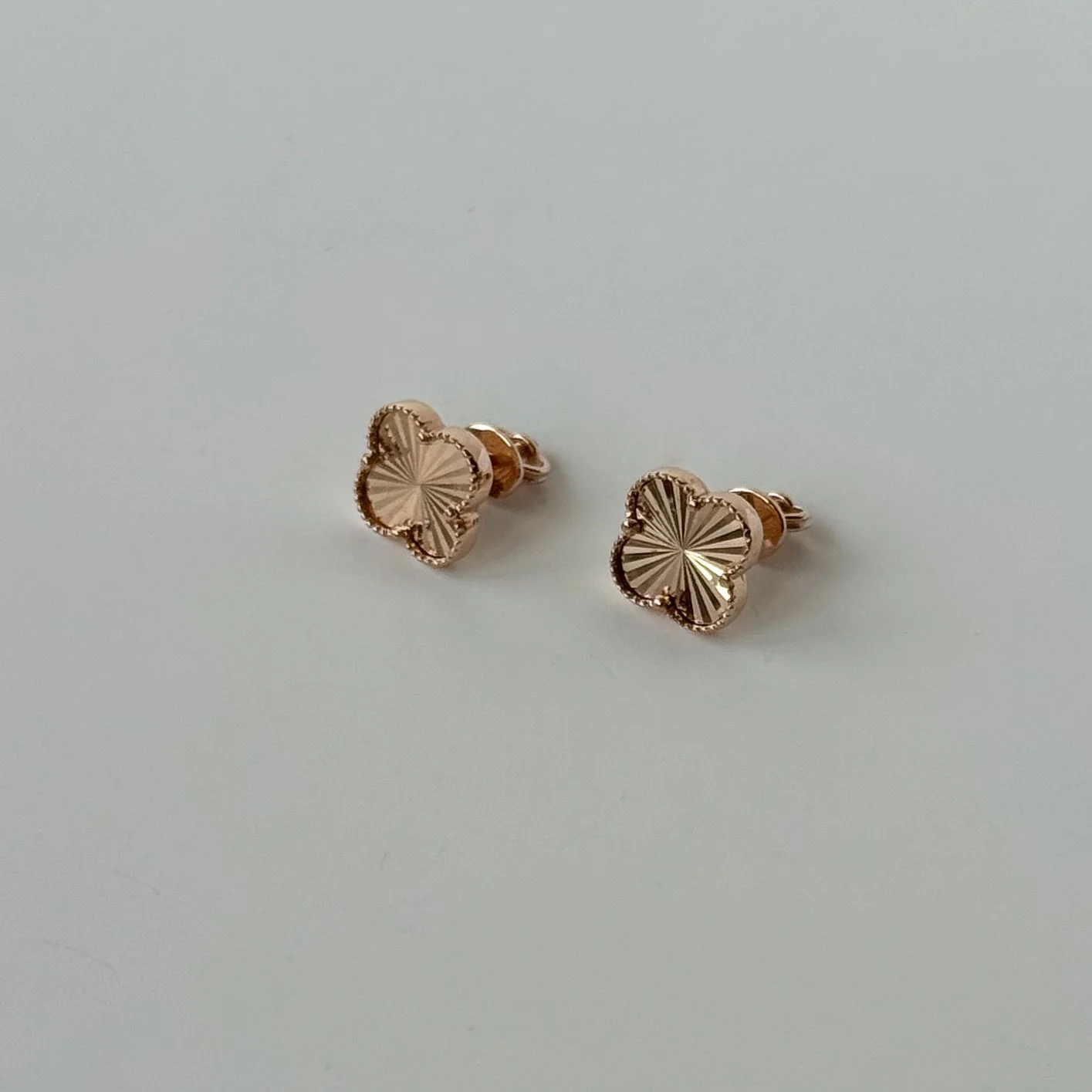 Stud Earrings Clover in 14K/585 Rose Gold - Image 4