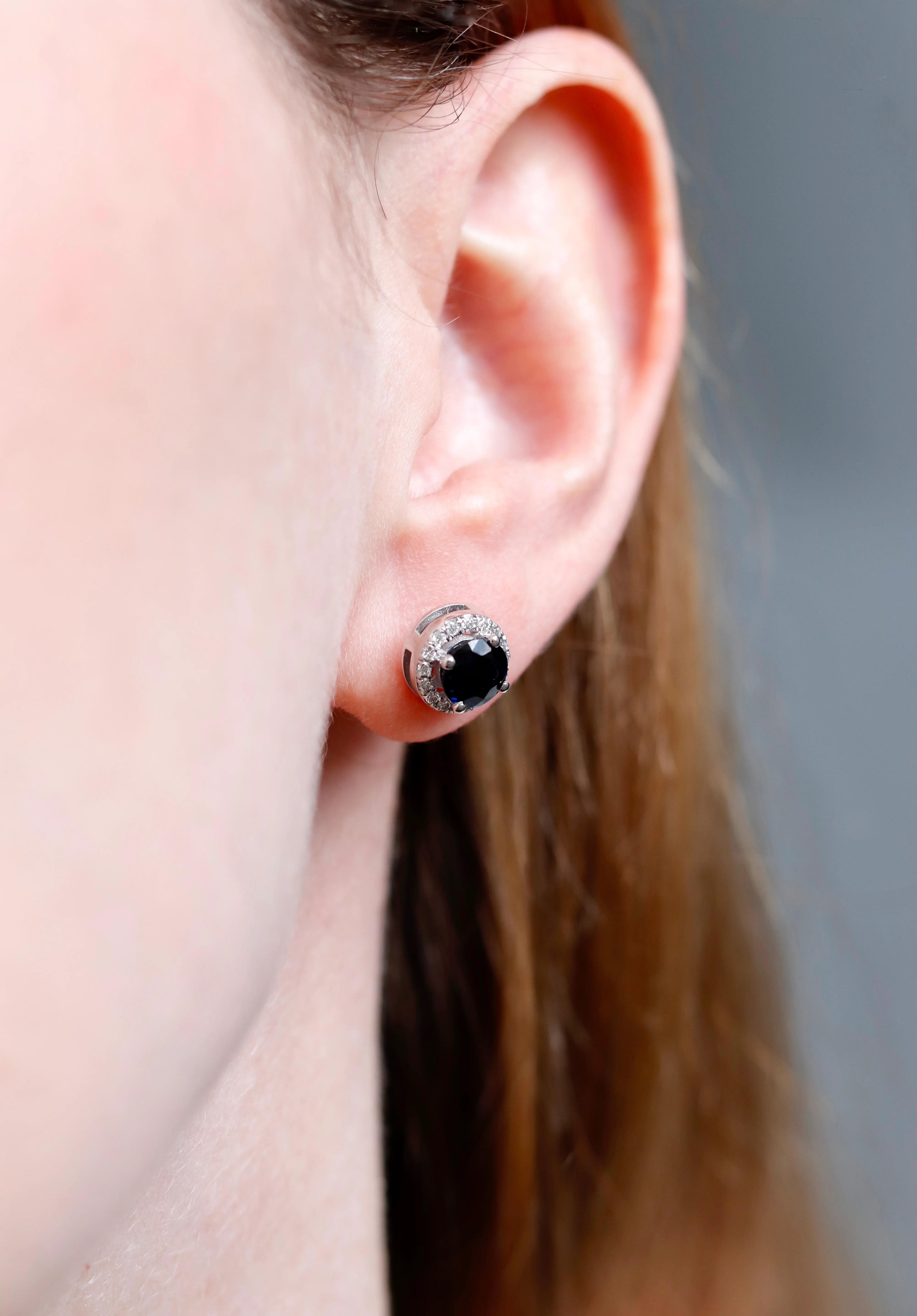 Stud Earrings in 14K/585 White Gold with Sapphires and Diamonds - Image 2