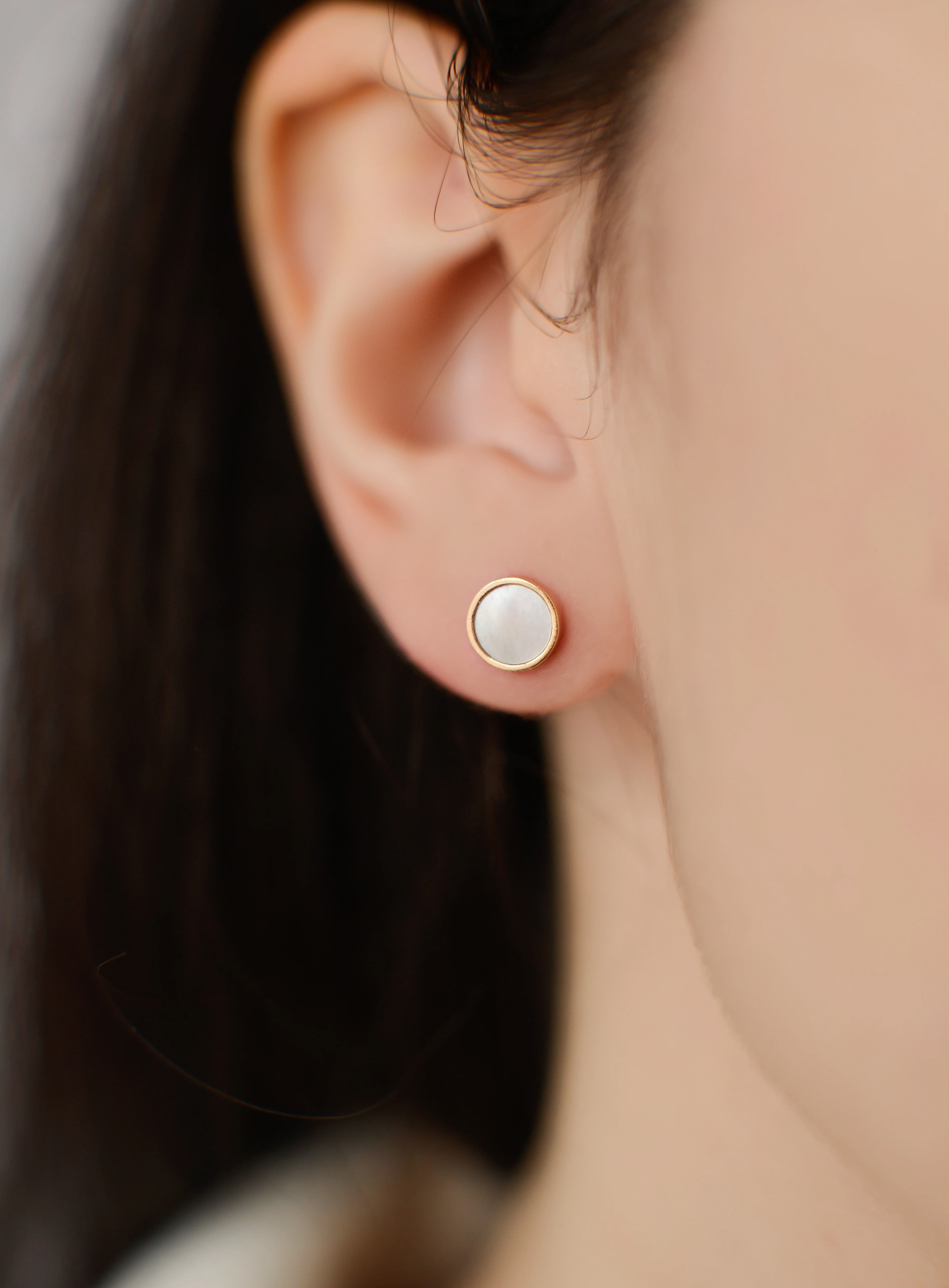 Stud Earrings in 14K/585 Rose Gold with Mother of Pearl - Image 2