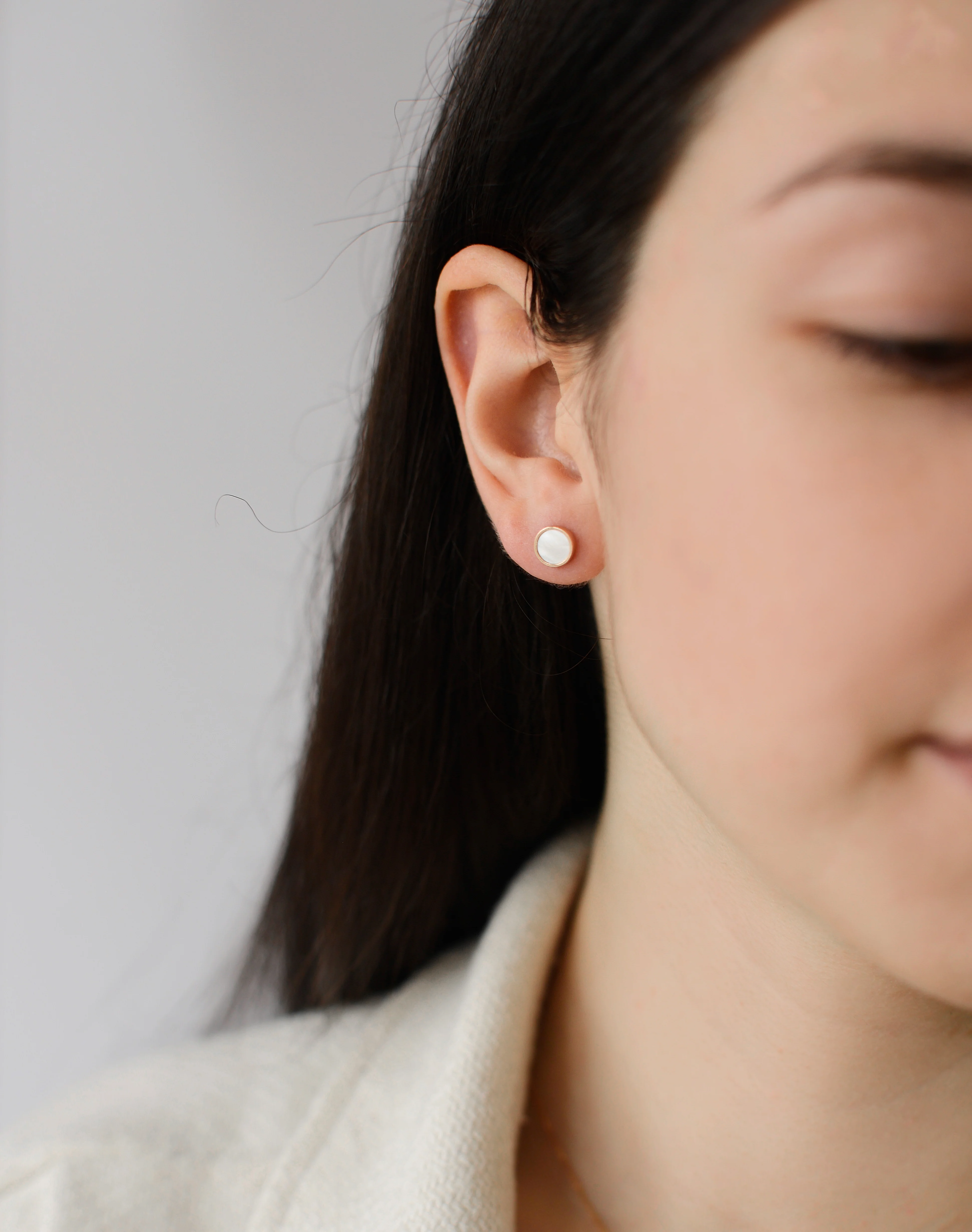 Stud Earrings in 14K/585 Rose Gold with Mother of Pearl - Image 3