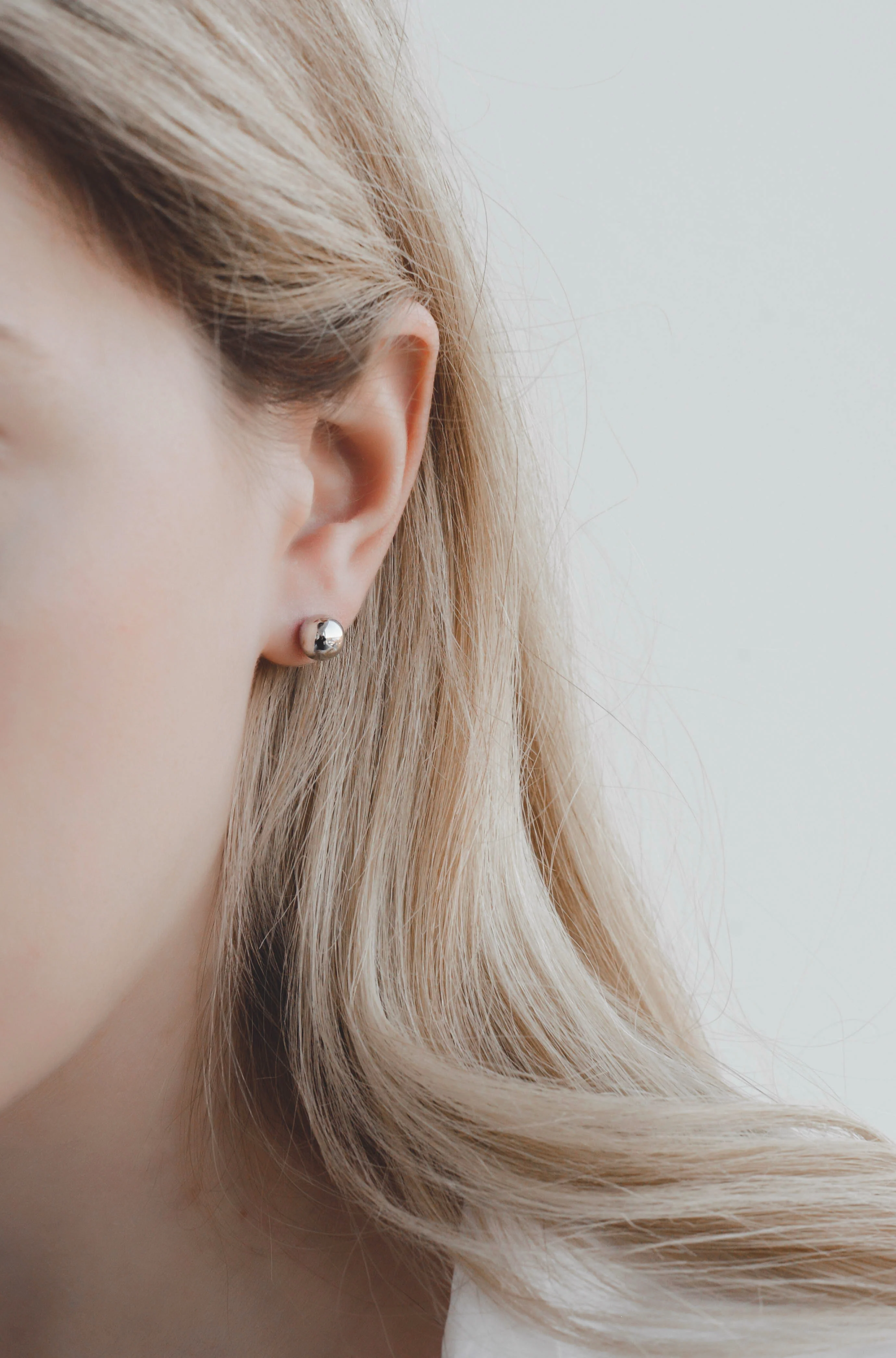 Stud Earrings in 14K/585 White Gold - Image 2