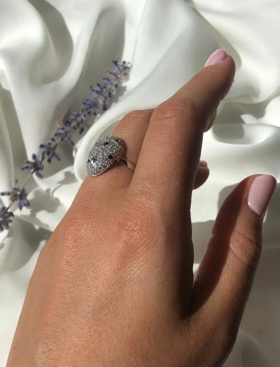 14K/585 White Gold and Cubic Zirconia Ring - Image 3